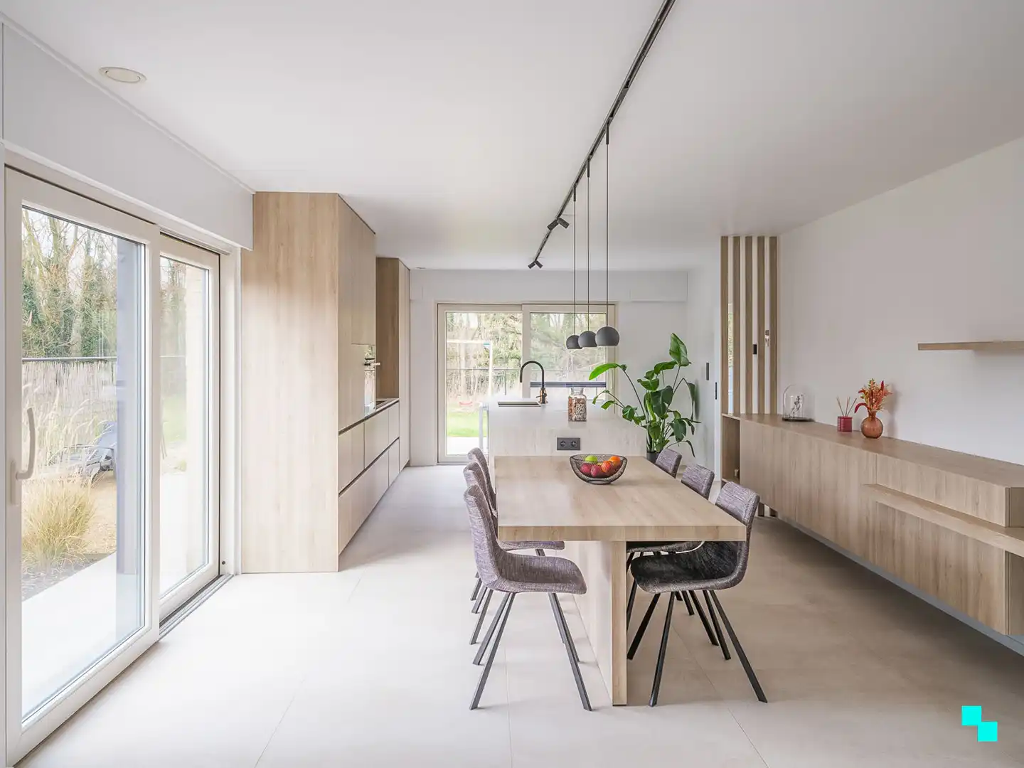 Instapklare halfopen bebouwing in het hart van Merelbeke foto {{pictureIndex}}