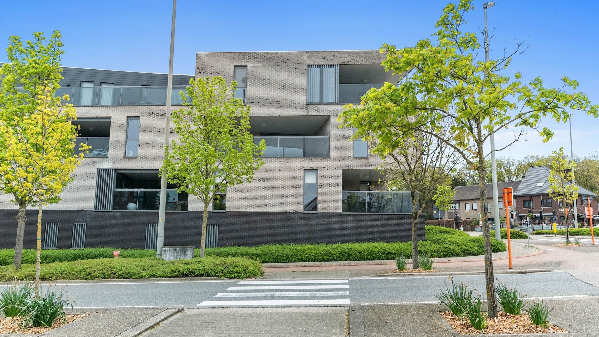 Modern appartement met 3 slpkrs en een terras van 24m2 tegen het centrum van Genk foto 2