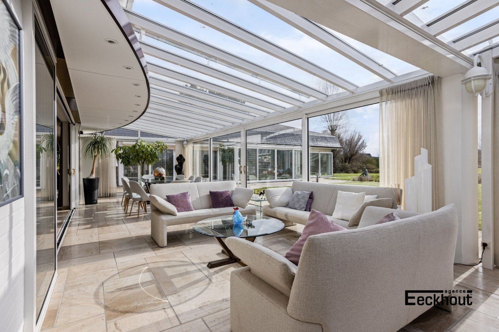Luxe villa in De Haan met binnenzwembad, 4 slaapkamers, gerenoveerd in 1991, EPC-waarde 222.00, energielabel C, 2 badkamers, 2 garages, perceeloppervlakte 8013  foto 6