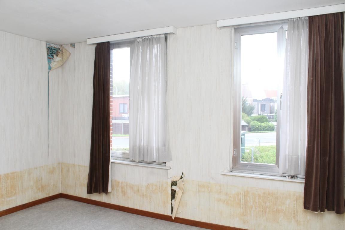 Goedgelegen te renoveren woning foto 14