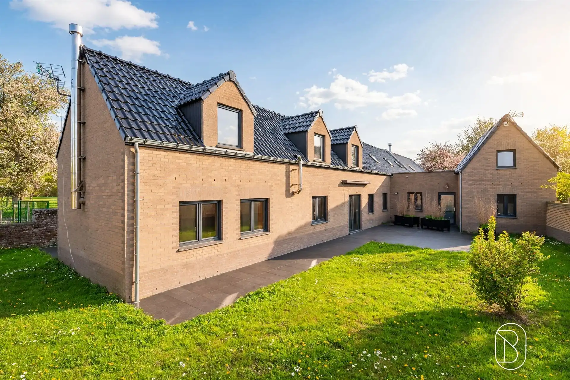 Rustig gelegen woning met 3 slaapkamers in Laplaigne foto {{pictureIndex}}