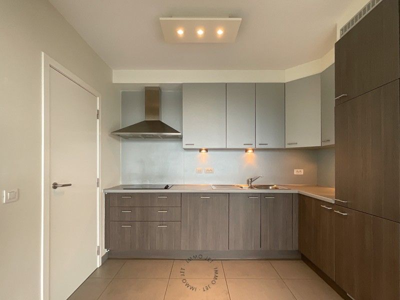 Mooi duplex-appartement met 3 slaapkamers en 2 badkamers nabij centrum Melsele foto 4