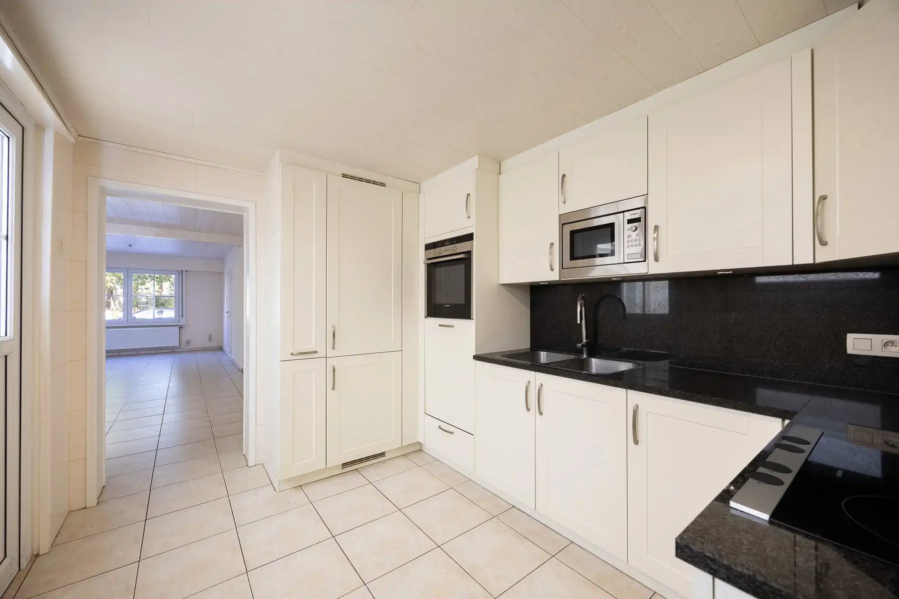 Leuke woning met grote tuin foto 9