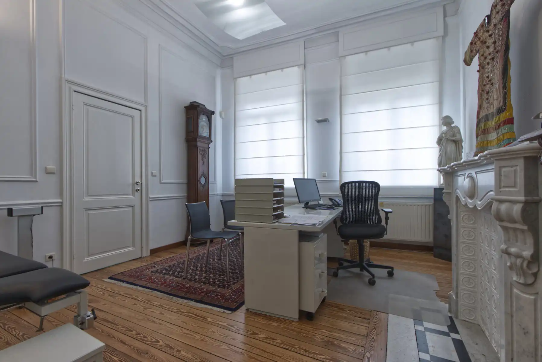 KANTOOR - 8 BURELEN - 16 tot 20 WERKPLAATSEN - PARKING MOG. foto 9