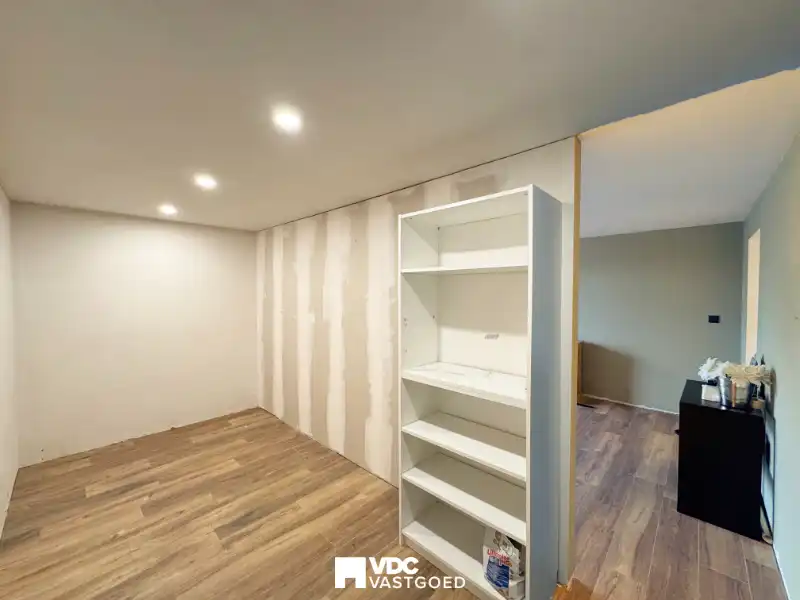 Halfopen bebouwing – gerenoveerd & bijgebouwd in 2020 – EPC B – 3 slpks – prachtige tuin – 183 m² woonopp. foto 13