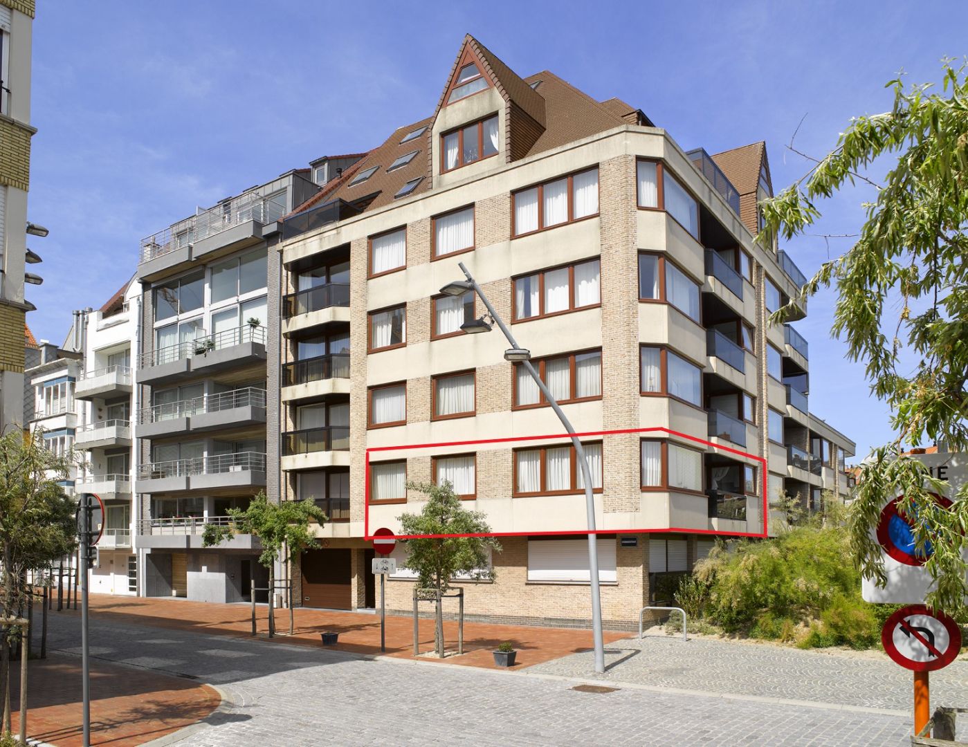 Lichtvol hoekappartement met zonnig terras en prachtig zicht op het Yzerpark, gelegen vlakbij de Dumortierlaan. Garage mogelijk. foto 4