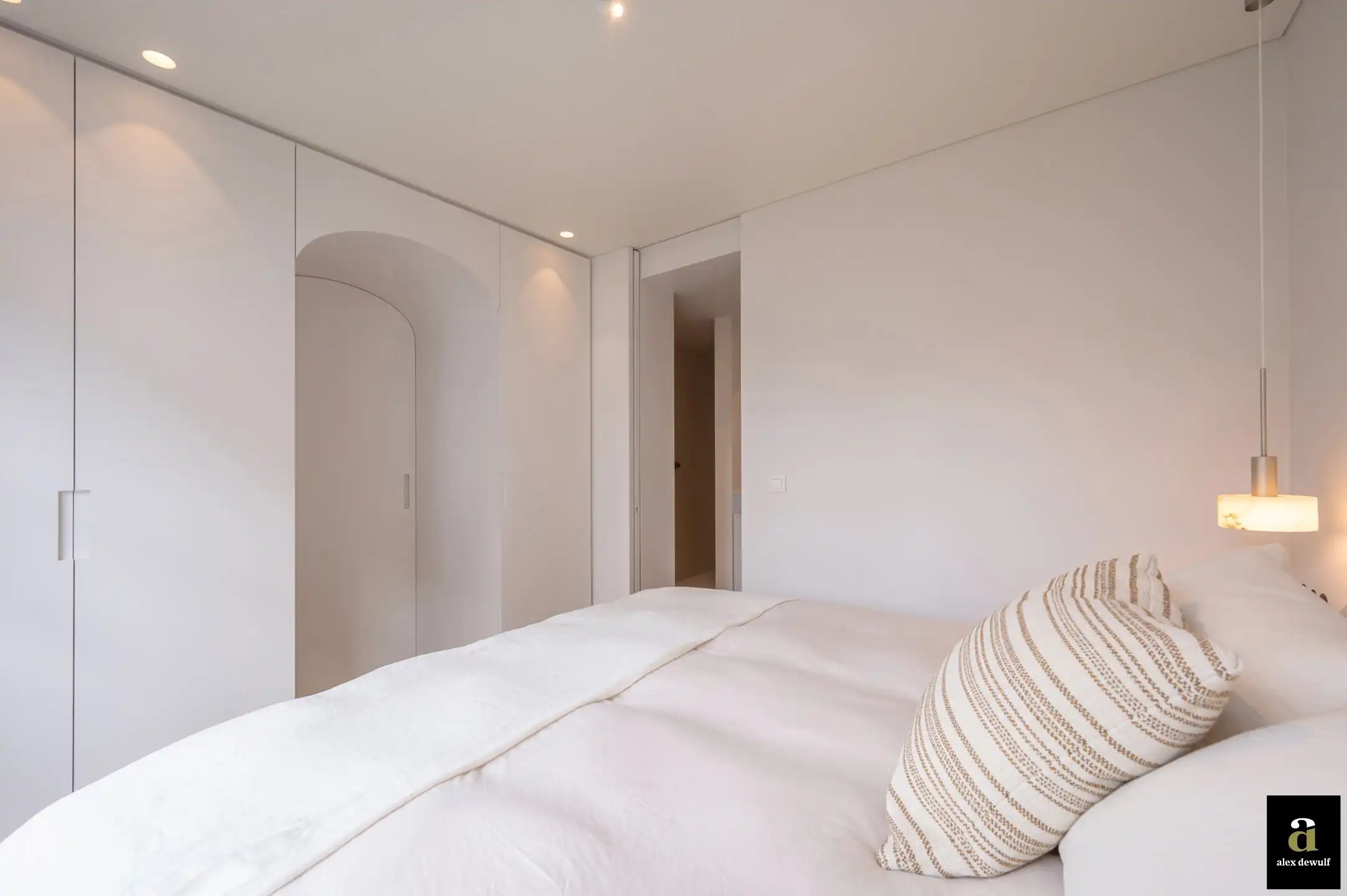 Uitstekend gelegen en stijlvol gerenoveerd appartement met goed zeezicht in villaresidentie [Kustlaan - Knokke Zoute]. foto 34