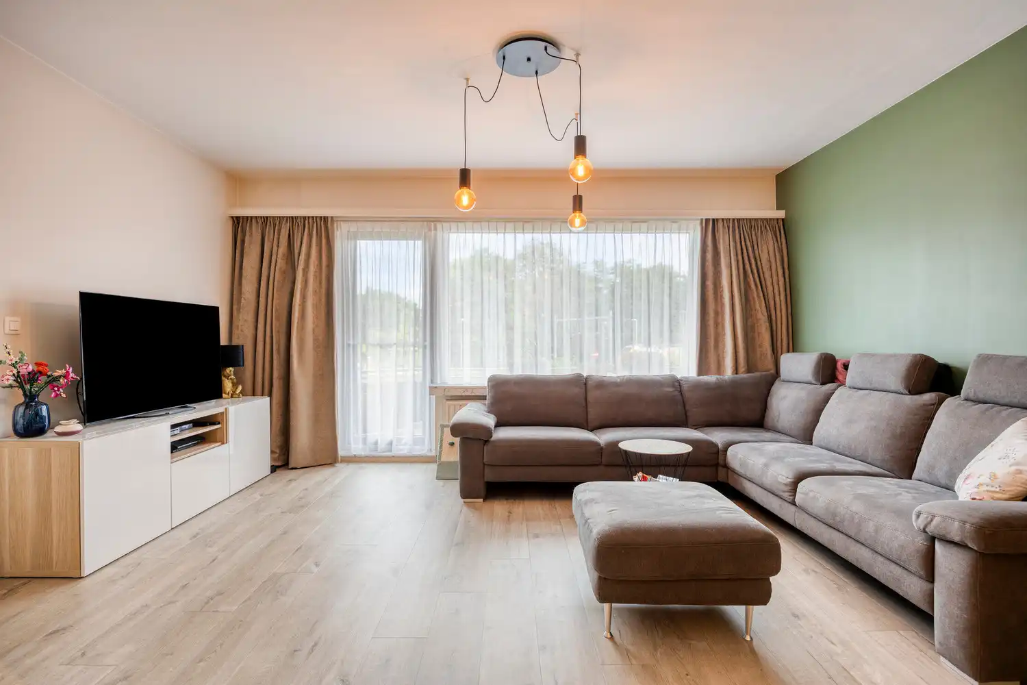 Lichtrijk en ruim 3 slaapkamer appartement met garage! foto 9