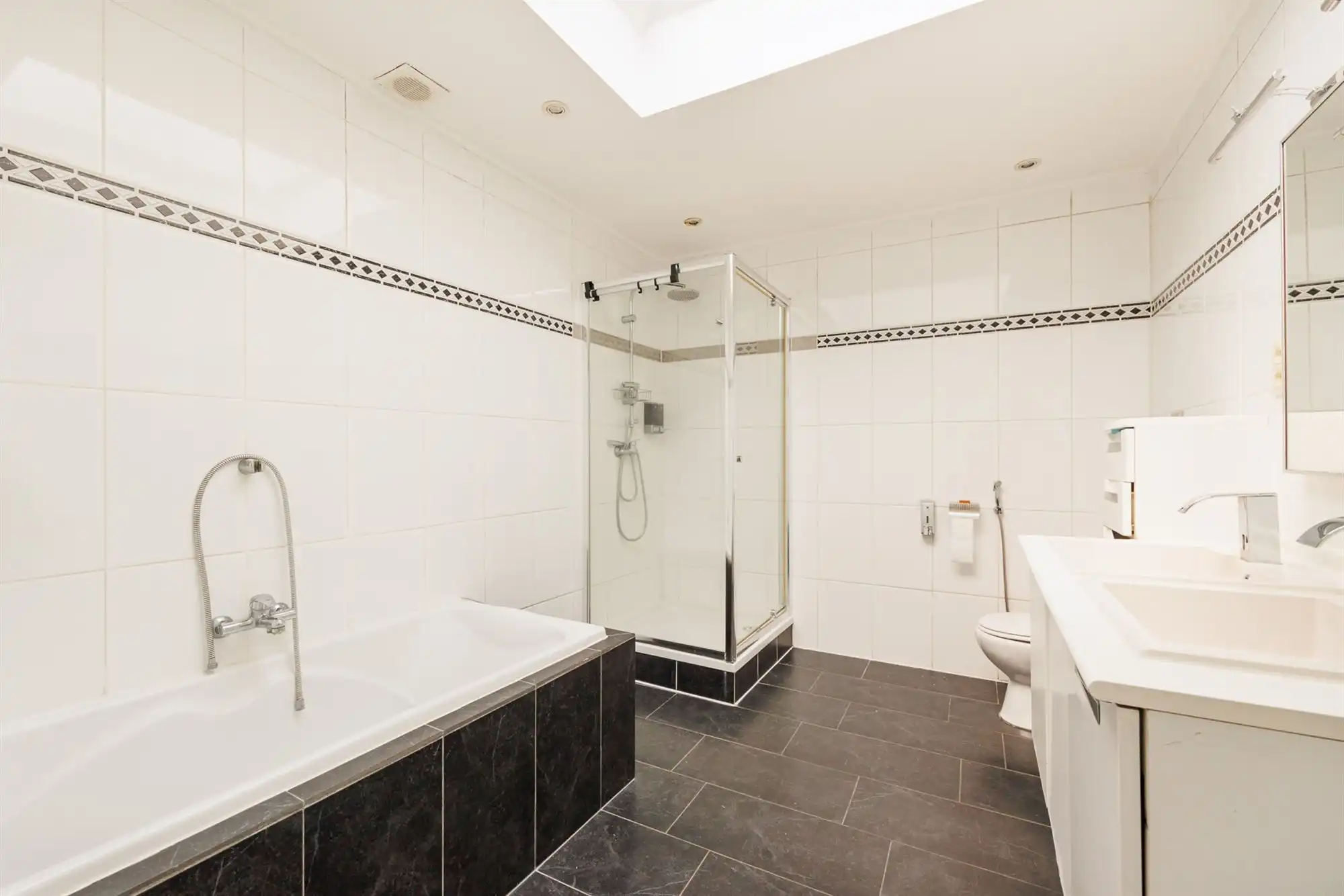 Instapklare woning met 3 slpkmrs., tuin en zonnepanelen foto 8
