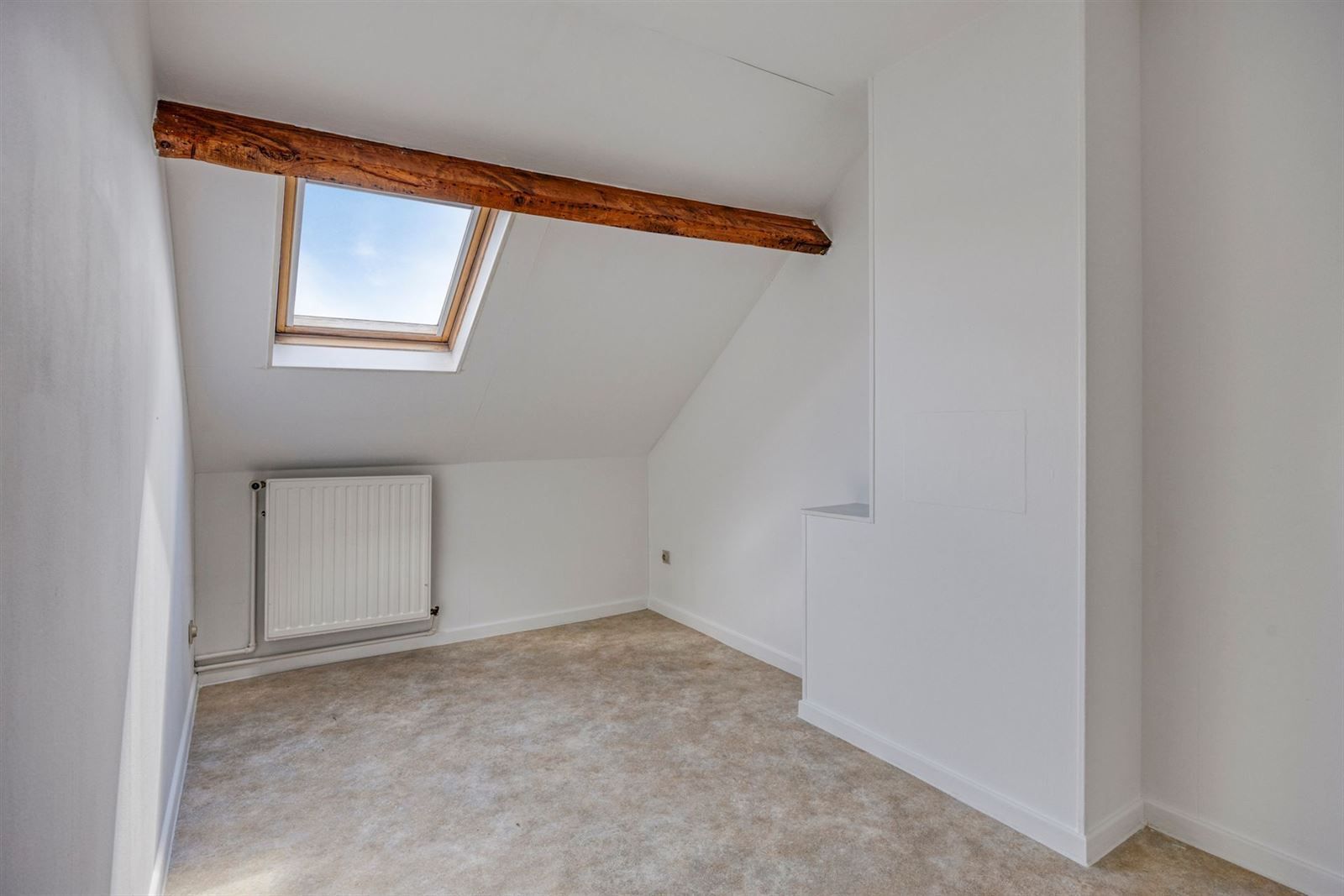 Opbrengsteigendom met handelsruimte en 3-kamer duplex appartement foto 20