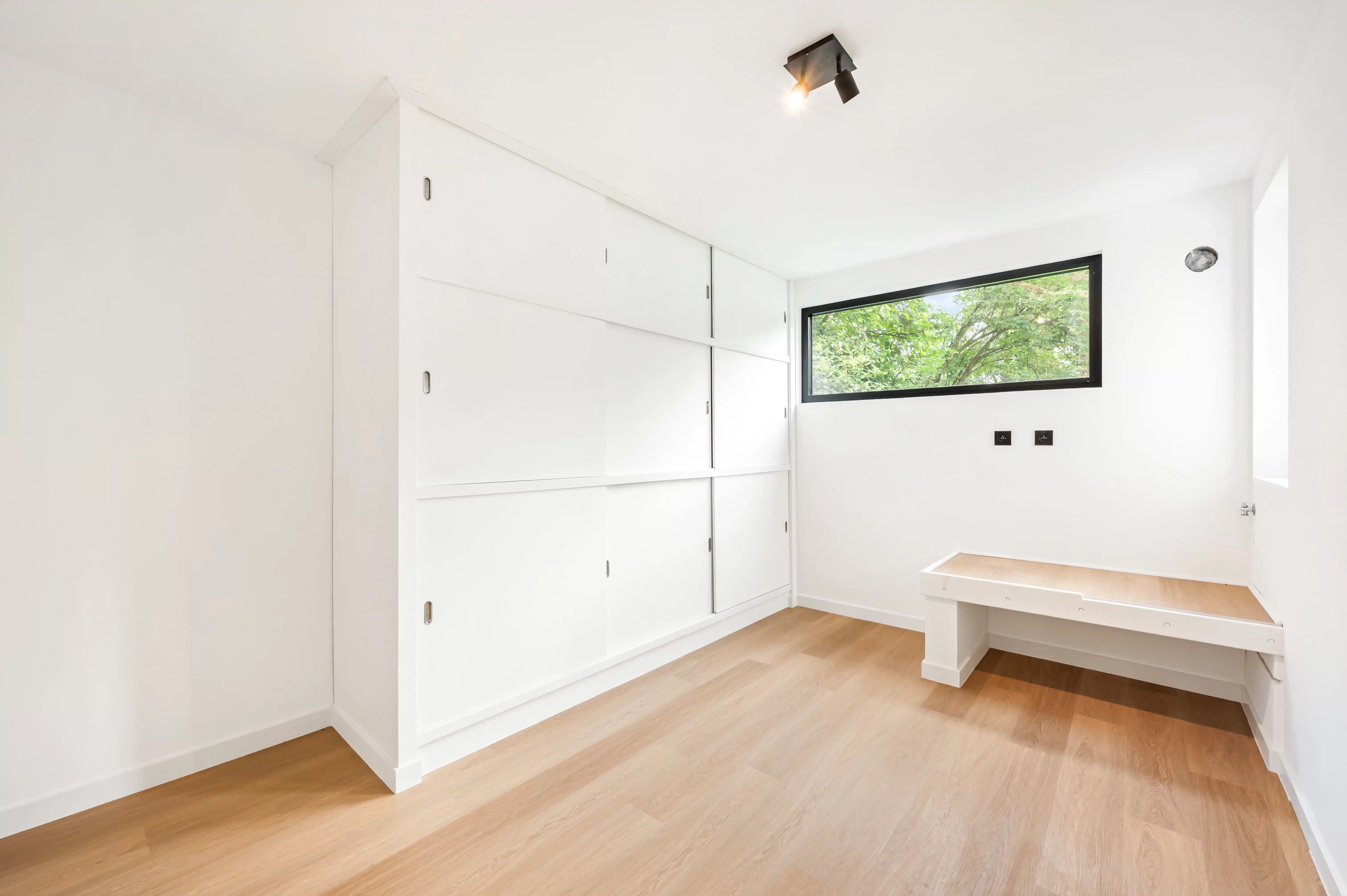 Instapklare woning met 4 slaapkamers en 2 badkamers ! foto 23