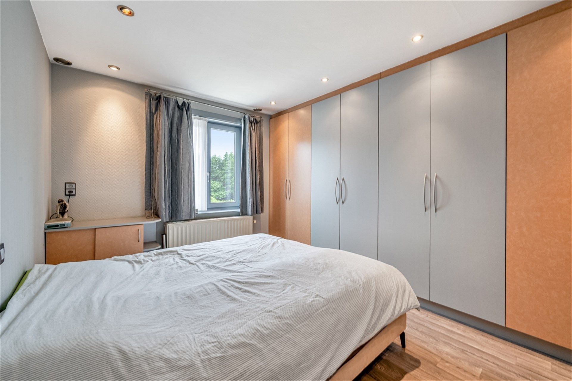 Ruime halfopen bebouwing met 4 slaapkamers, grote tuin en dubbele garage foto 10