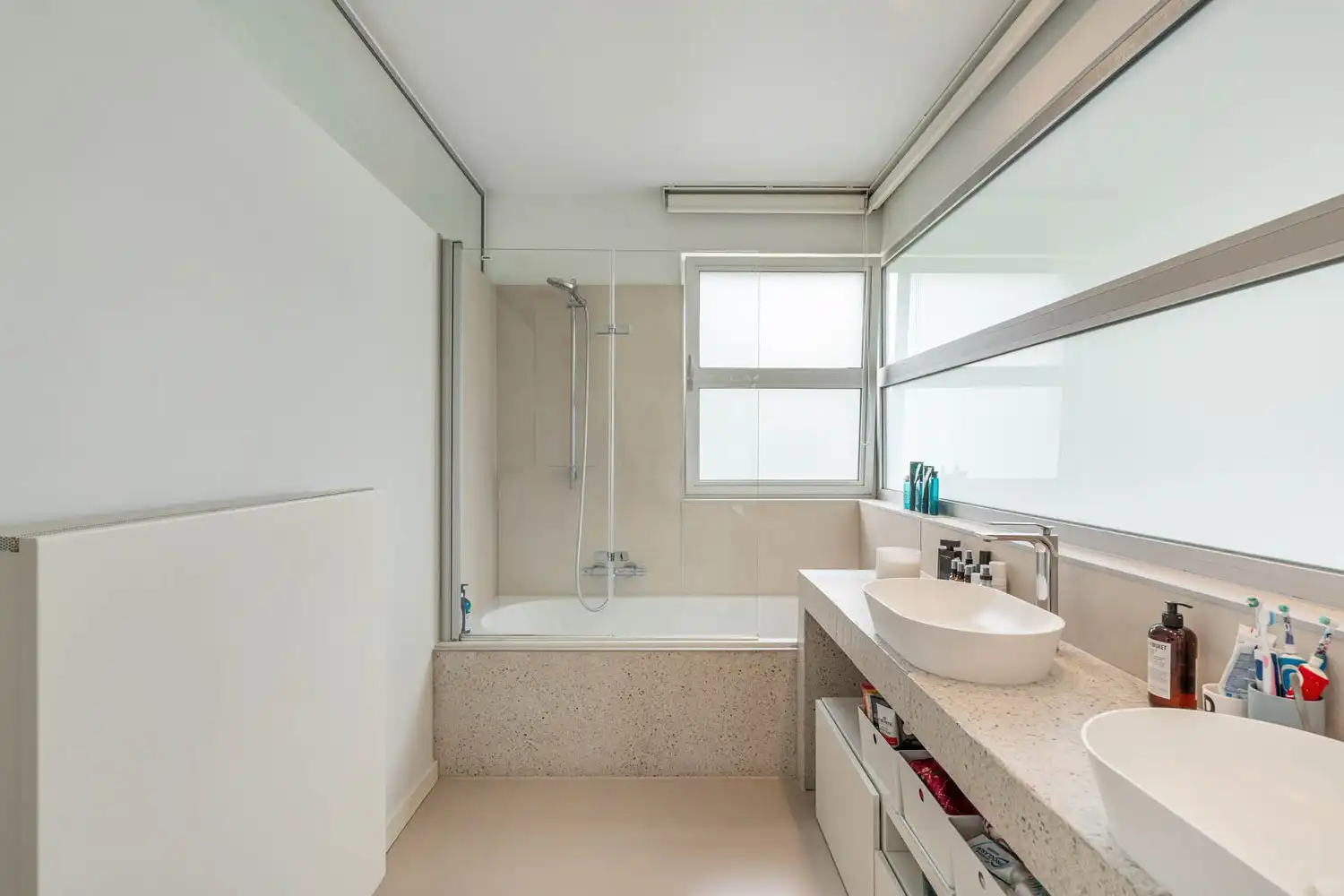 Moderne open bebouwing met zwembad, 5 slaapkamers en EPC B foto 19