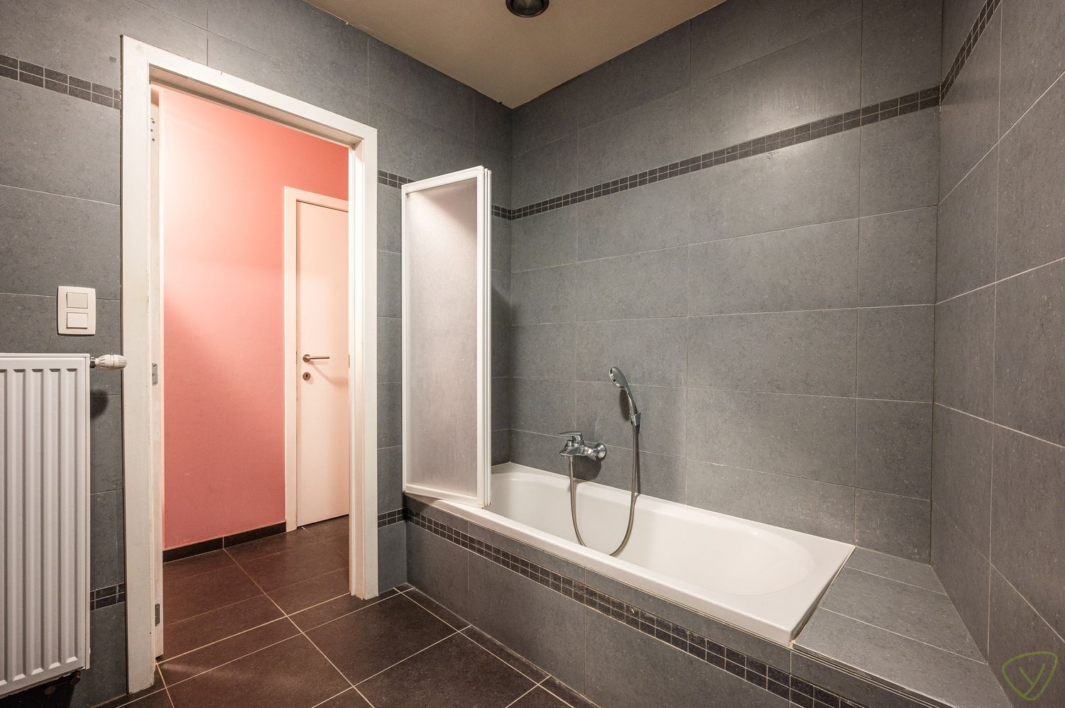 Sfeervol appartement te huur in het hart van Eeklo foto 11