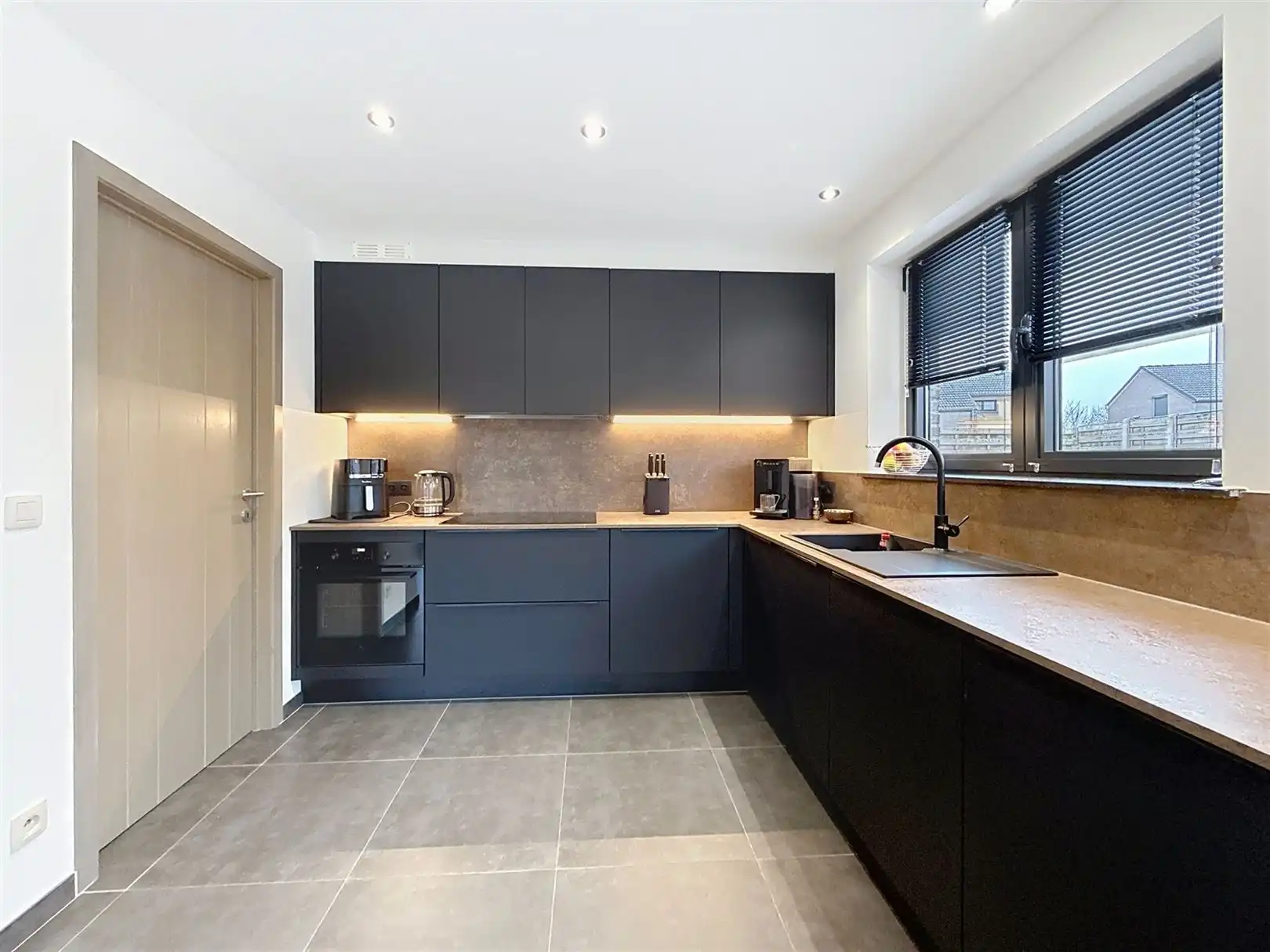 Instapklare open bebouwing, garage, 3 slpks en tuin, 4a 63ca foto 12