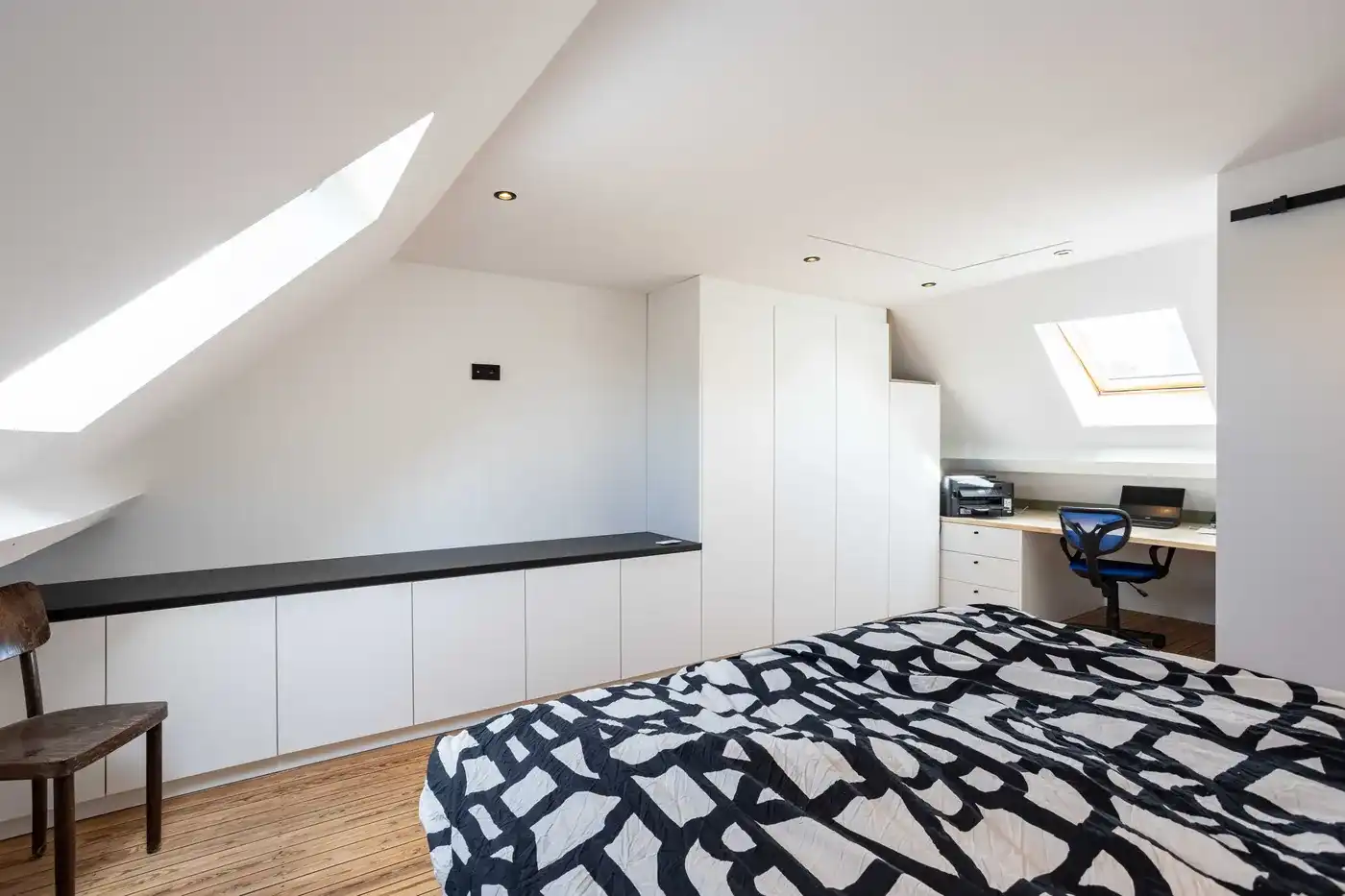 Halfopen bebouwing met atelier in centrum Zwevegem  foto 16