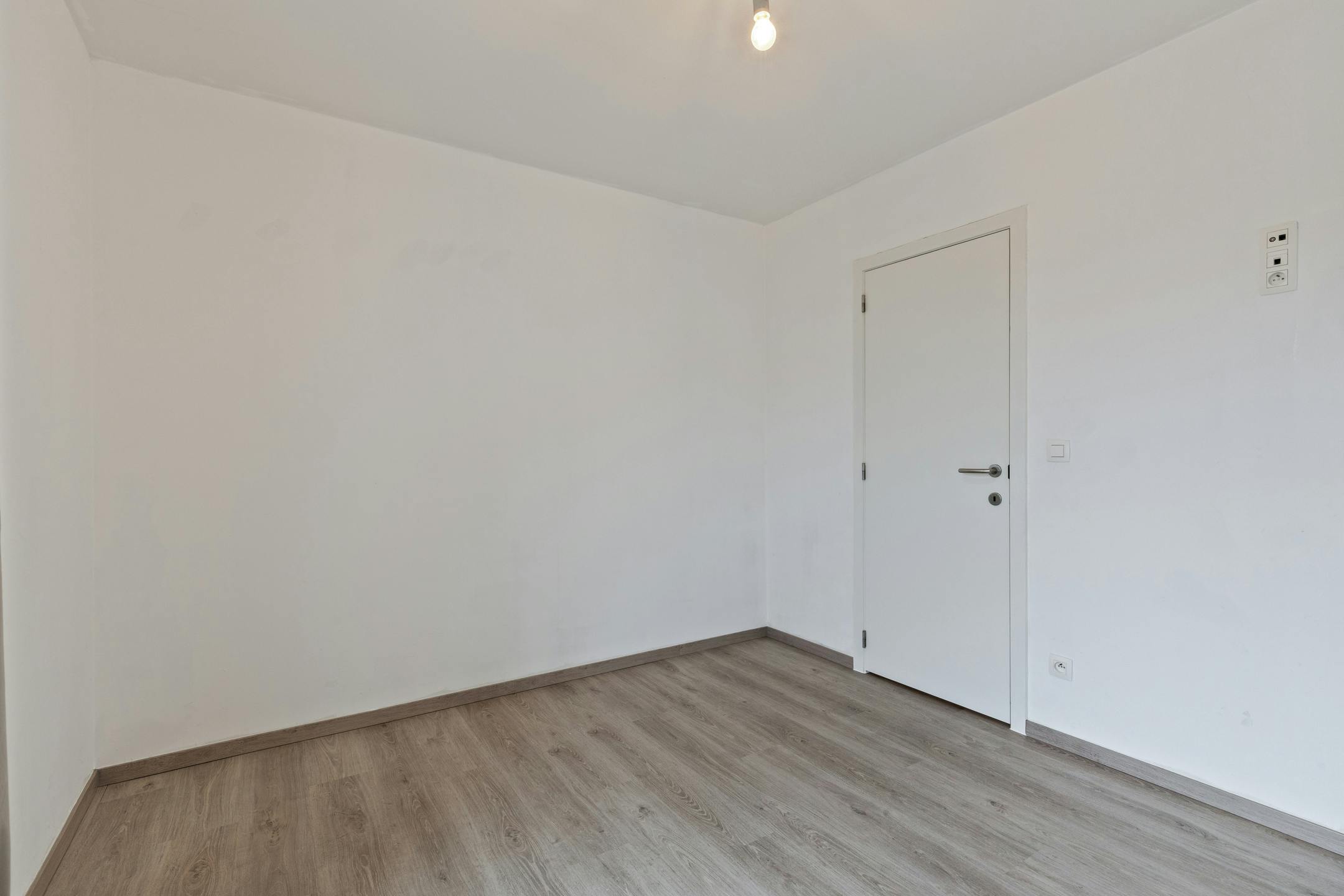 Instapklare woning met carport te koop in centrum Eeklo foto 10