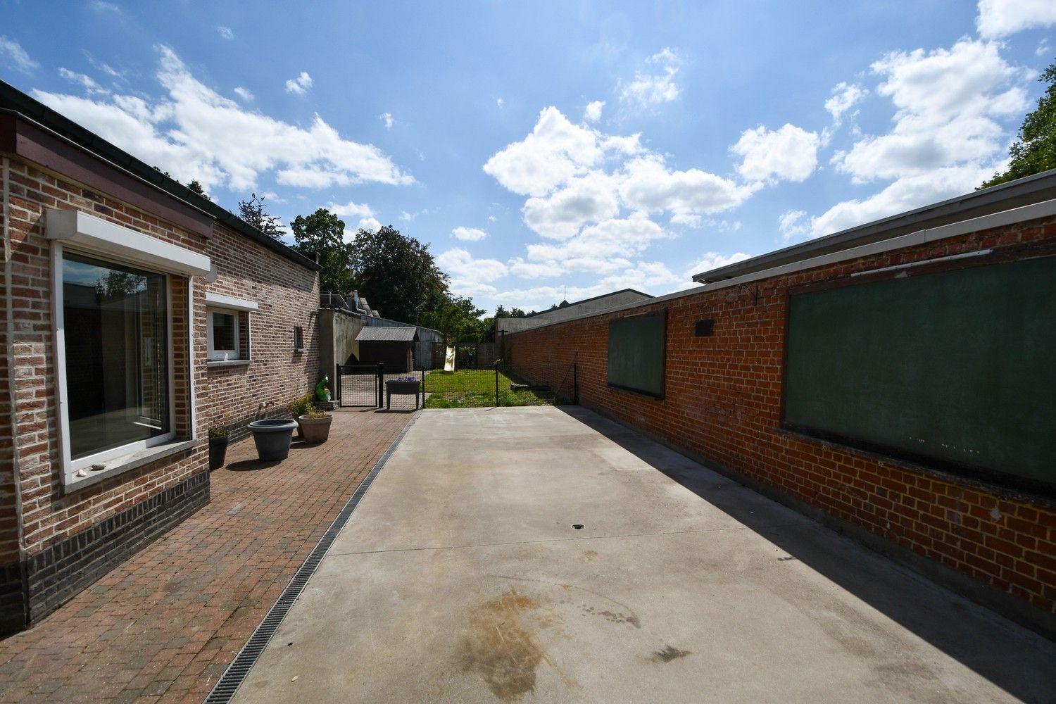Ruime woning met 4 slaapkamers en grote tuin foto 12