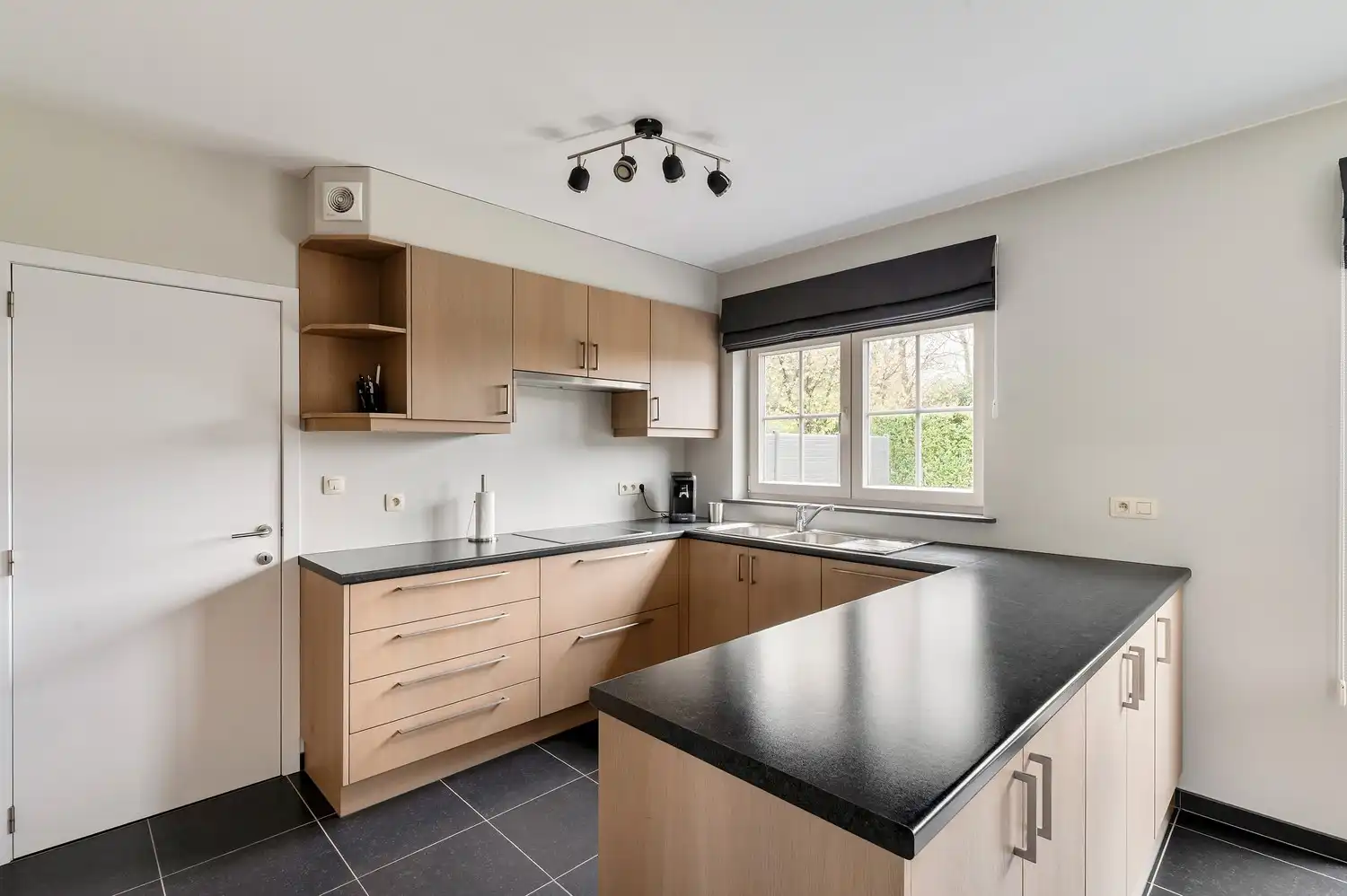 Ruime recente halfopen bebouwing met EPC-A foto 8