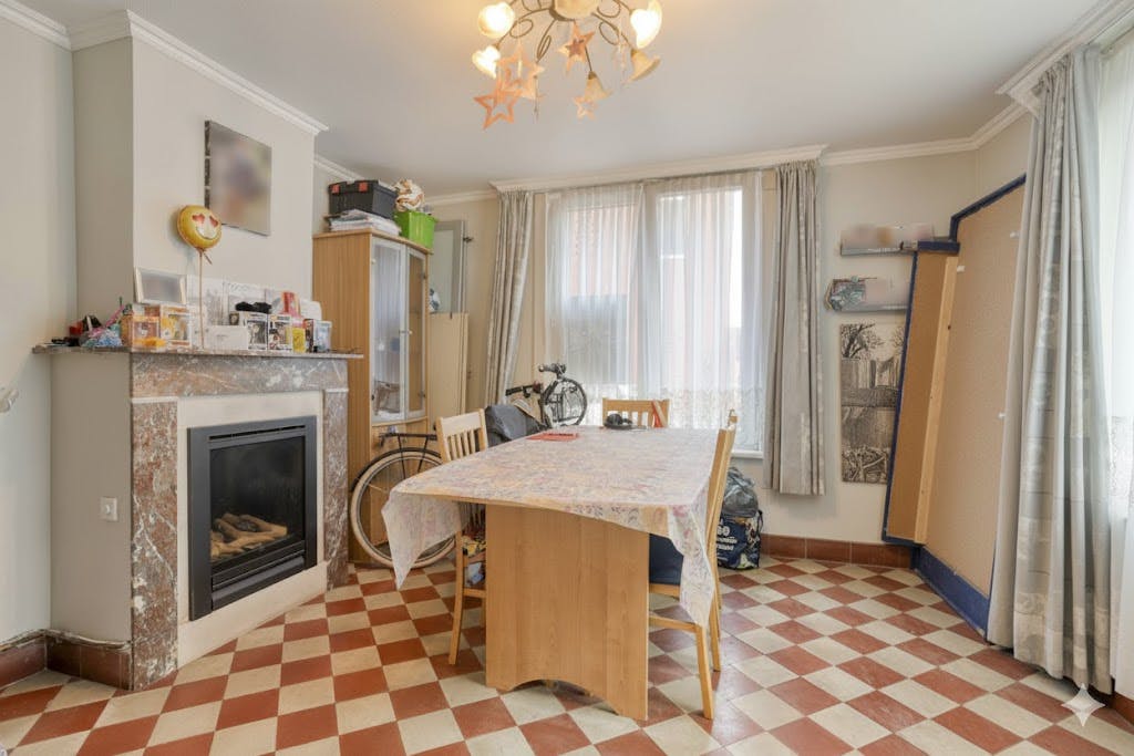 Huis met 4 slaapkamers en stadskoer in centrum Brugge  foto 3