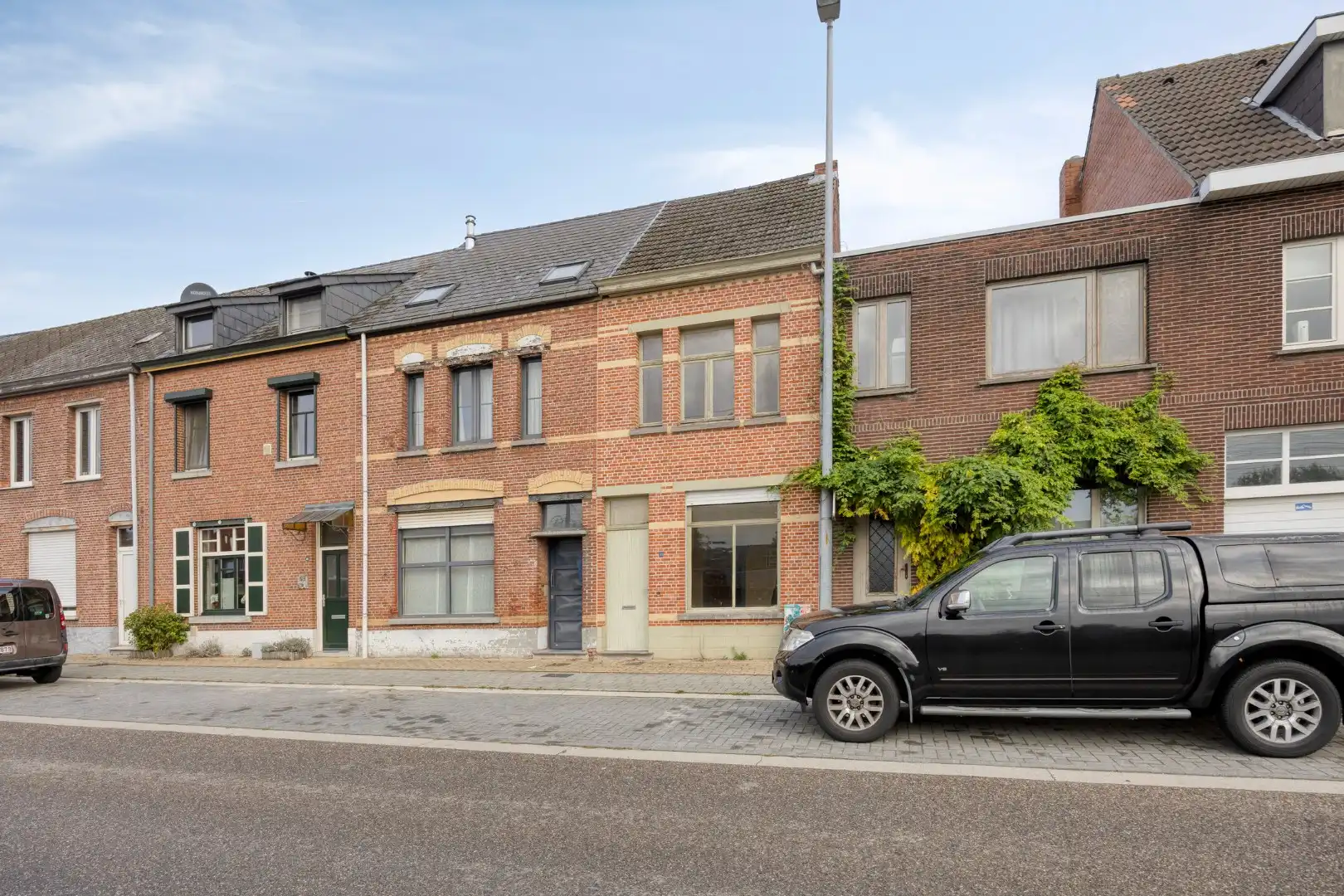 Te renoveren woning langs het centrum van Mol !  foto 2