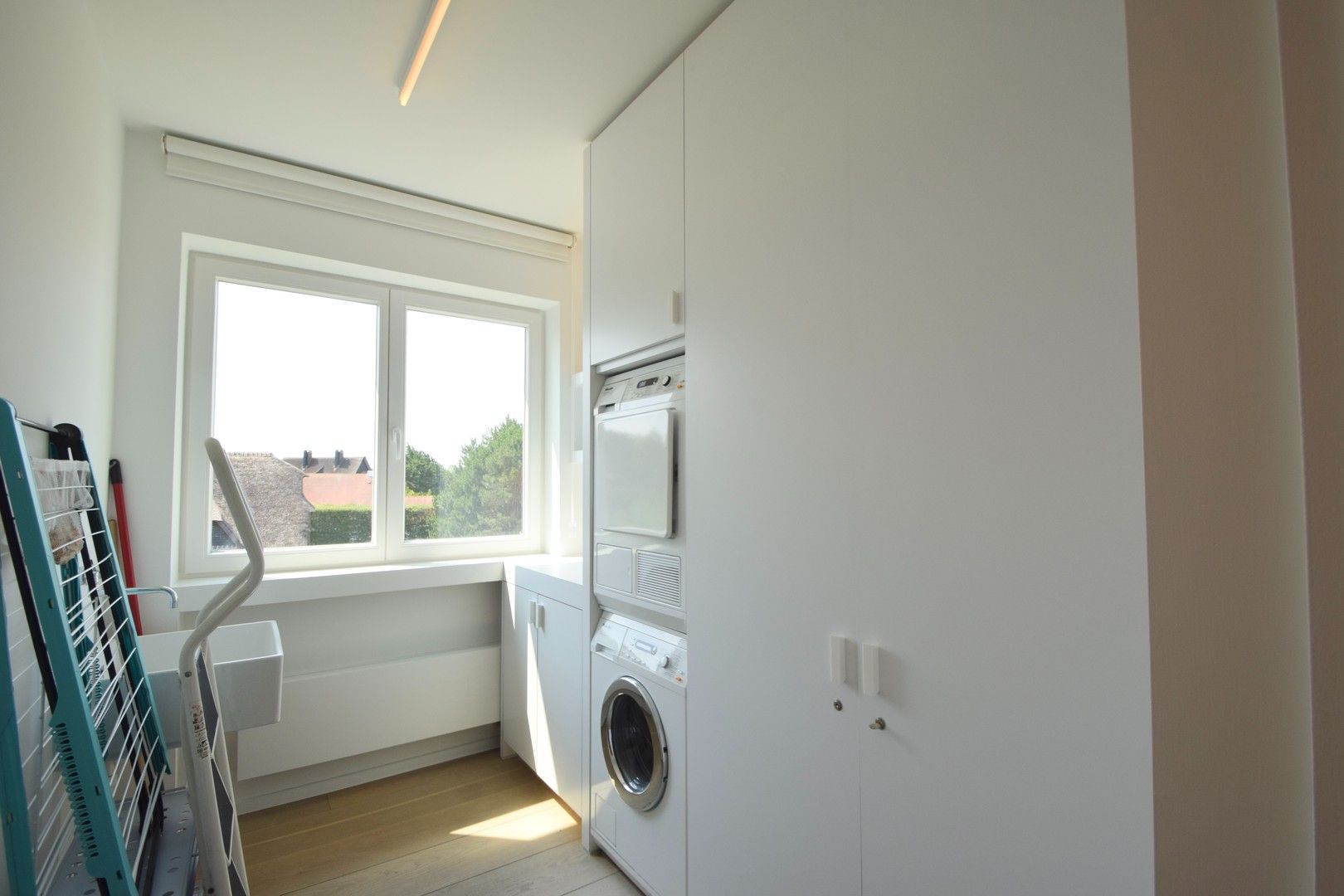 Volledig gerenoveerd hoekappartement in een standingvolle villaresidentie gelegen in het Zoute. foto 26