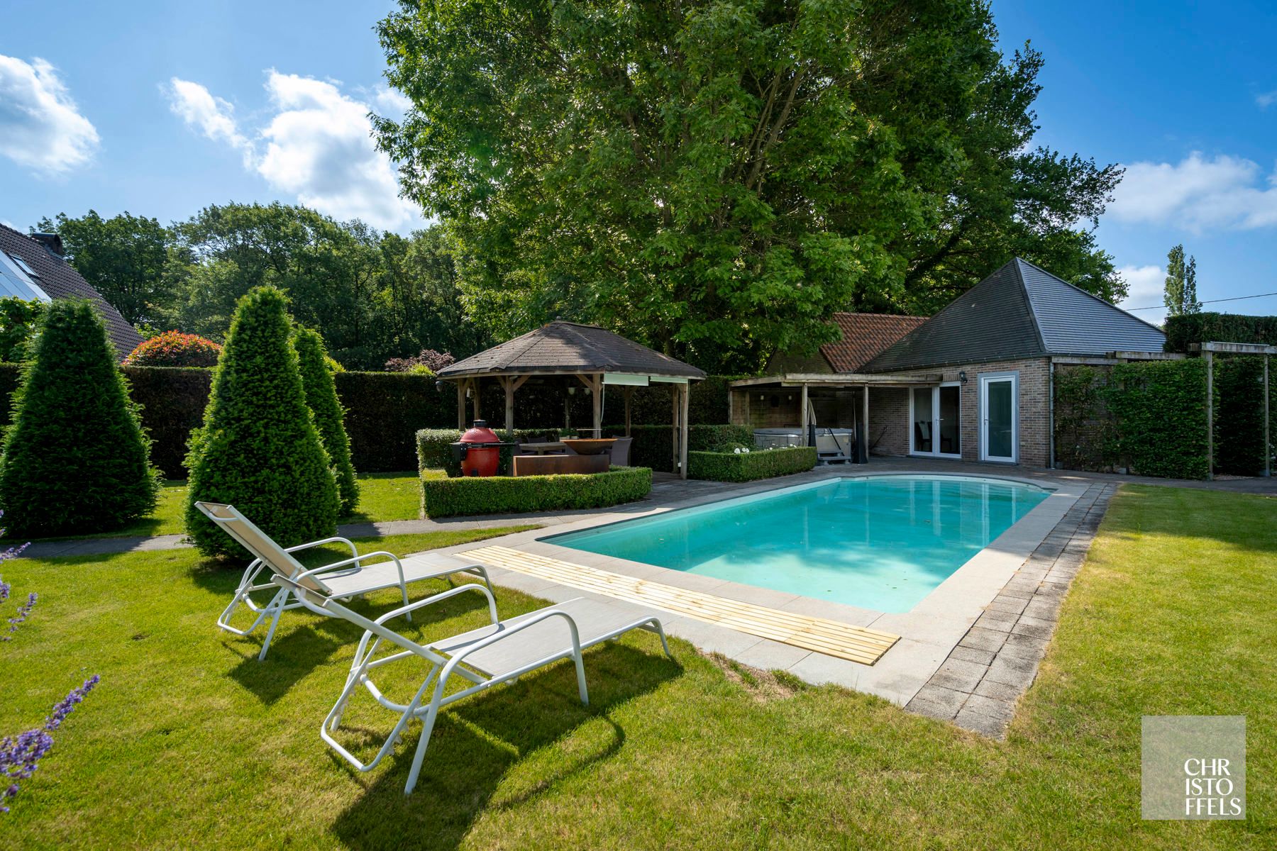 Karakteristieke villa met praktijkruimte en buitenzwembad op zuidgericht perceel van 1.565 m² foto 22