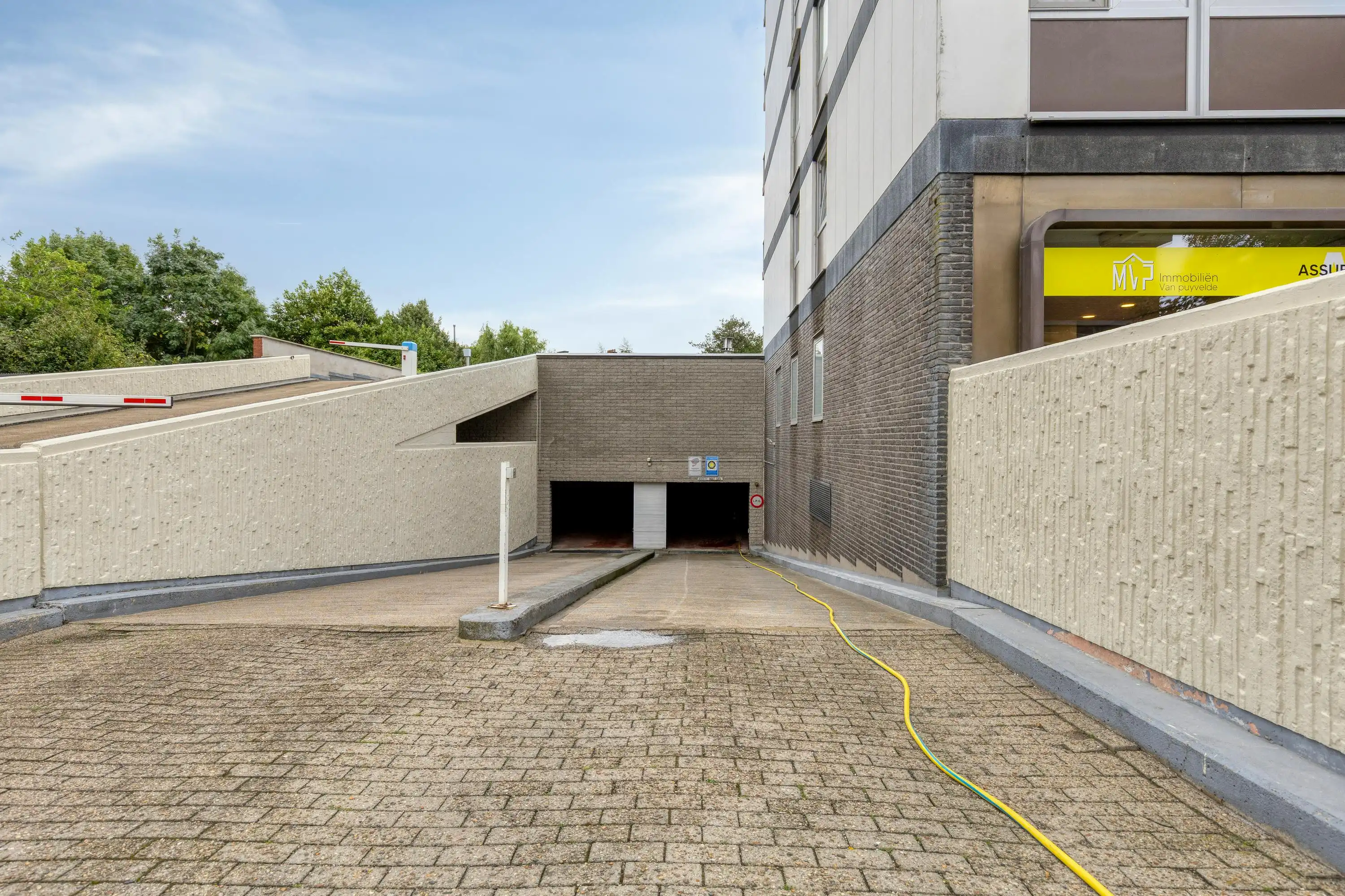 Instapklaar appartement op 13de verdieping te Borgerhout! foto 12