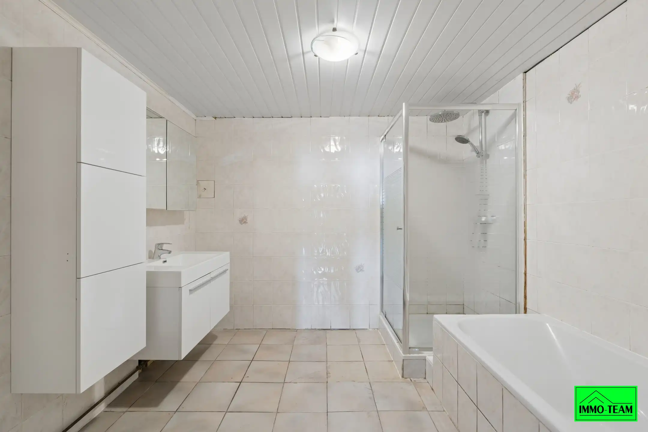 Deels gerenoveerde gezinswoning met potentieel  foto 14