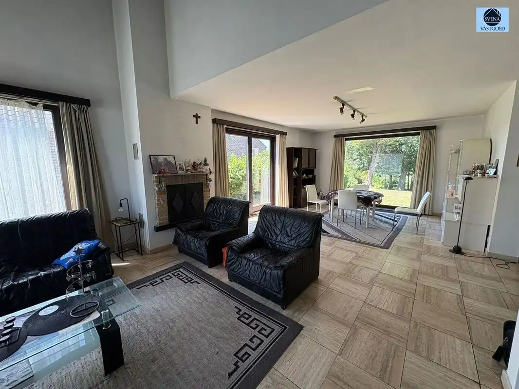 RUSTIG GELEGEN CHARMANTE VIERGEVELWONING MET 4 SLAAPKAMERS foto 2