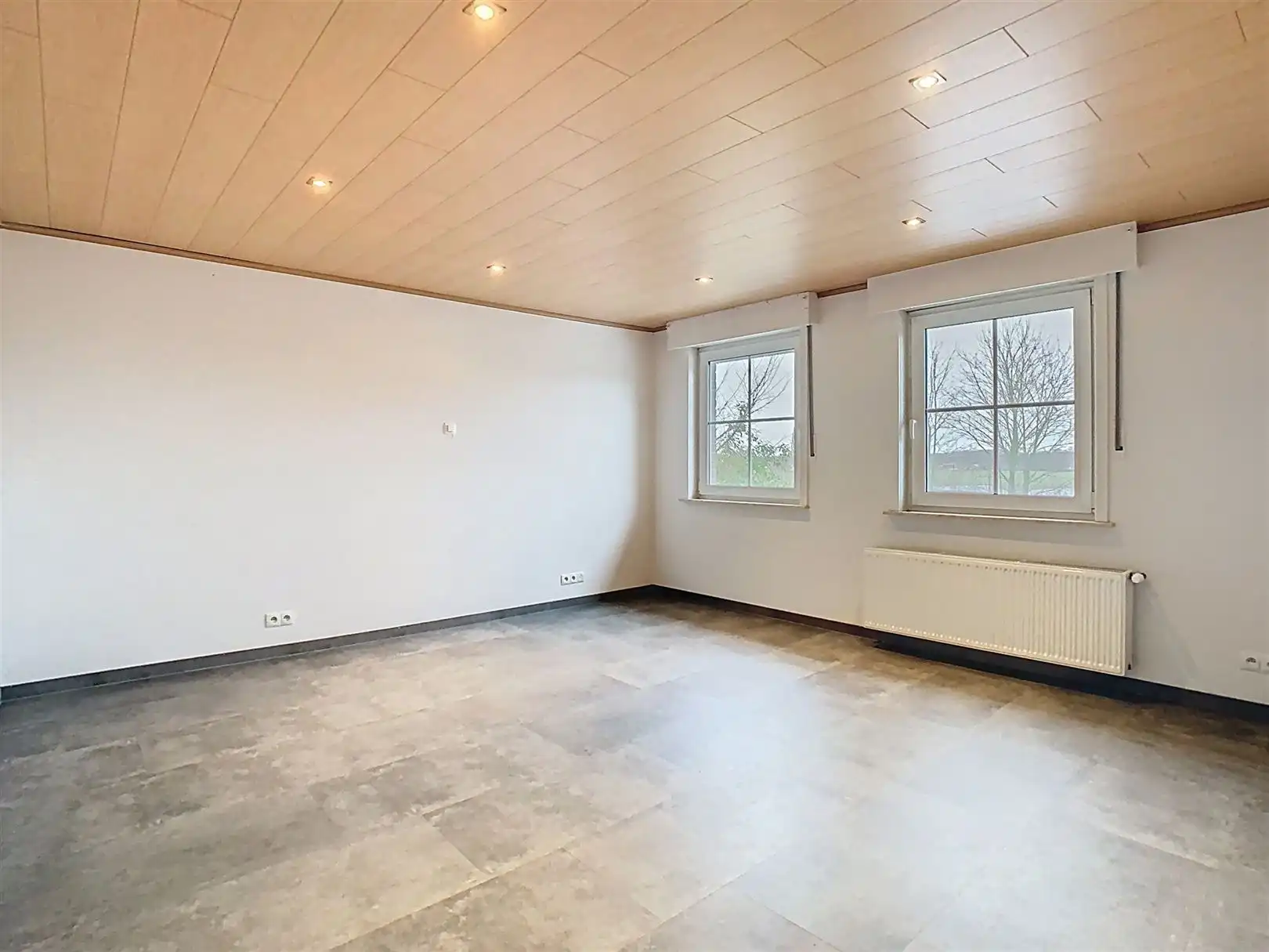 RUIME VILLA MET 4 SLPK EN MOOIE TUIN foto 12