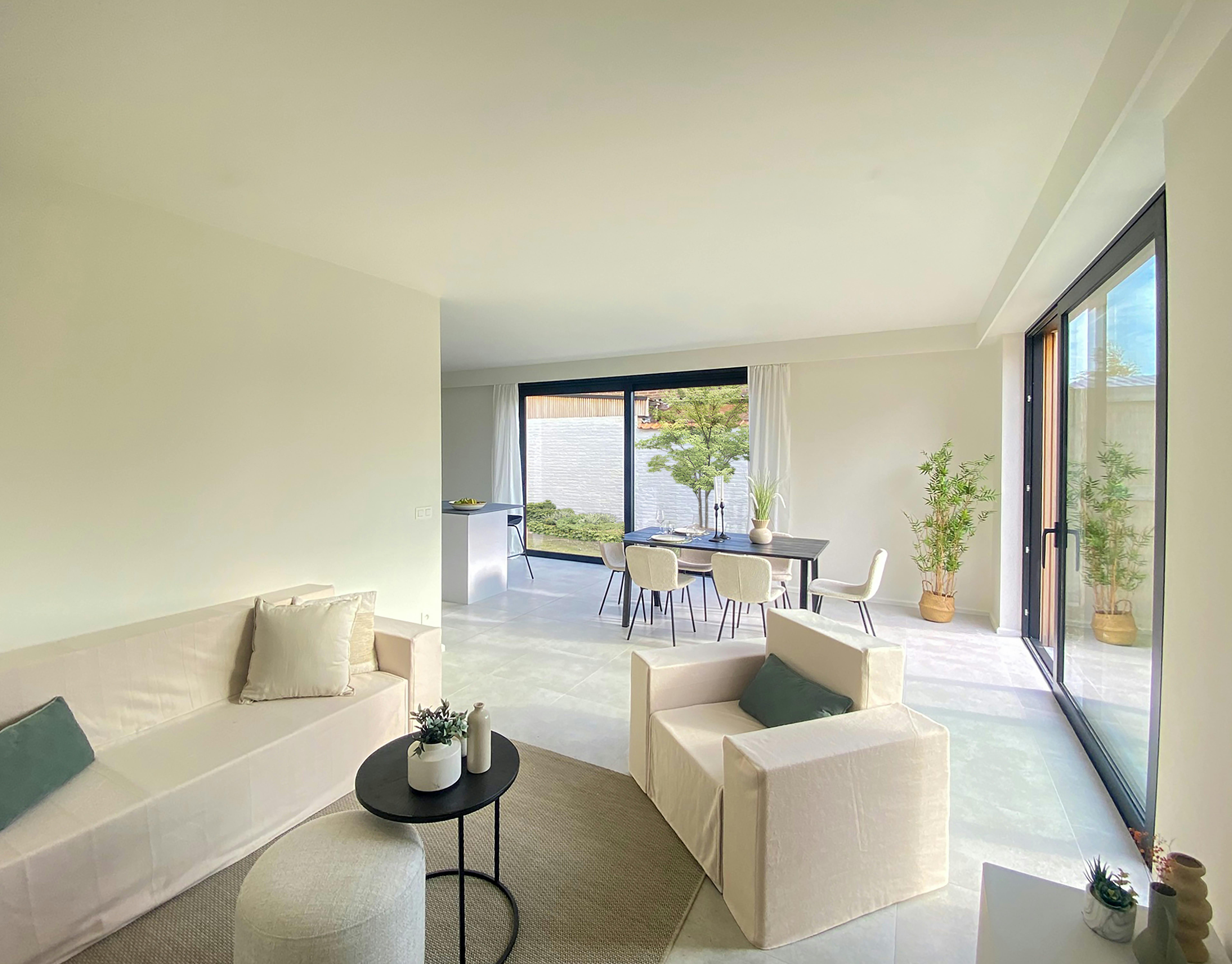 Volledig gerenoveerde halfopen bebouwing te koop te Essen! foto 8