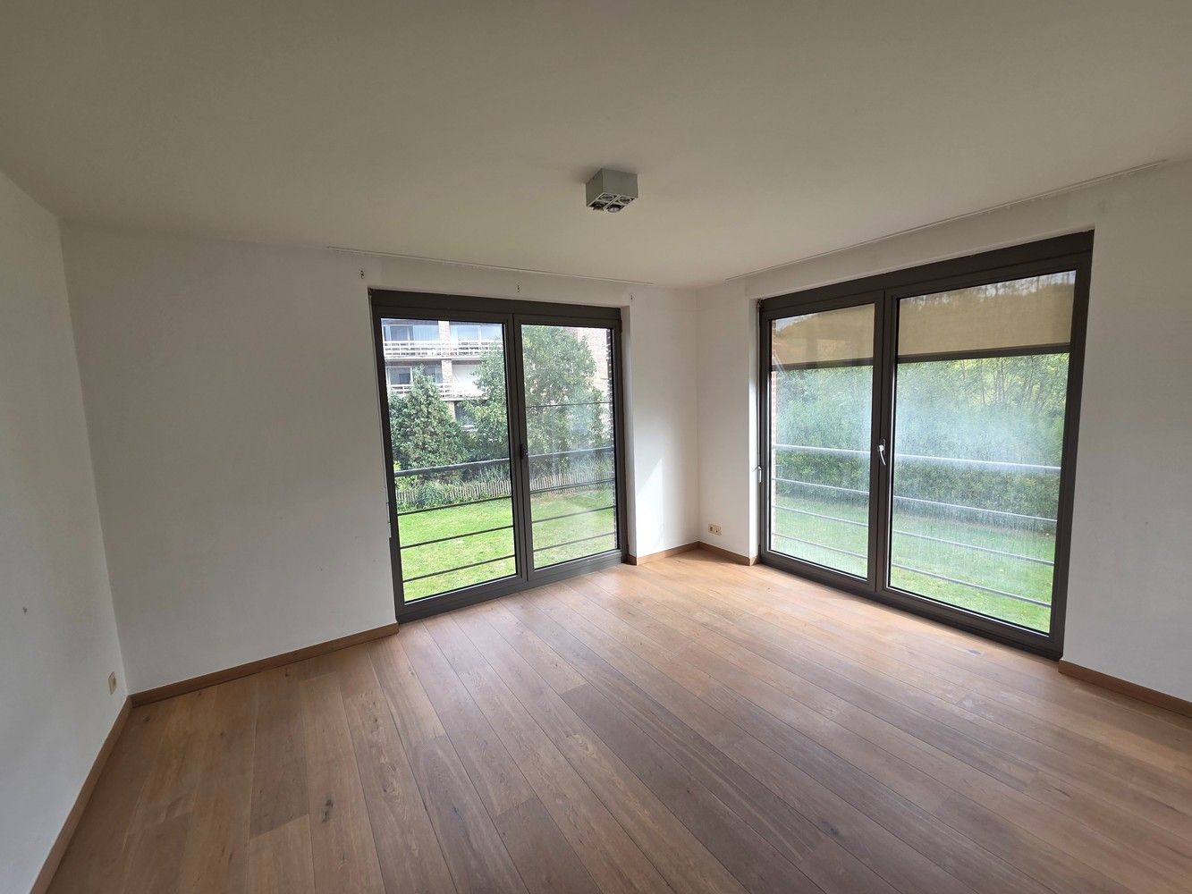 Clusterwoning met 4 ruime slaapkamers, tuin en 2 ondergrondse staanplaatsen. foto 16
