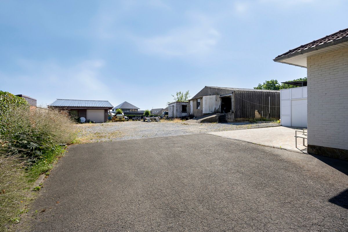 Woning met ruim perceel en bijgebouwen foto 20