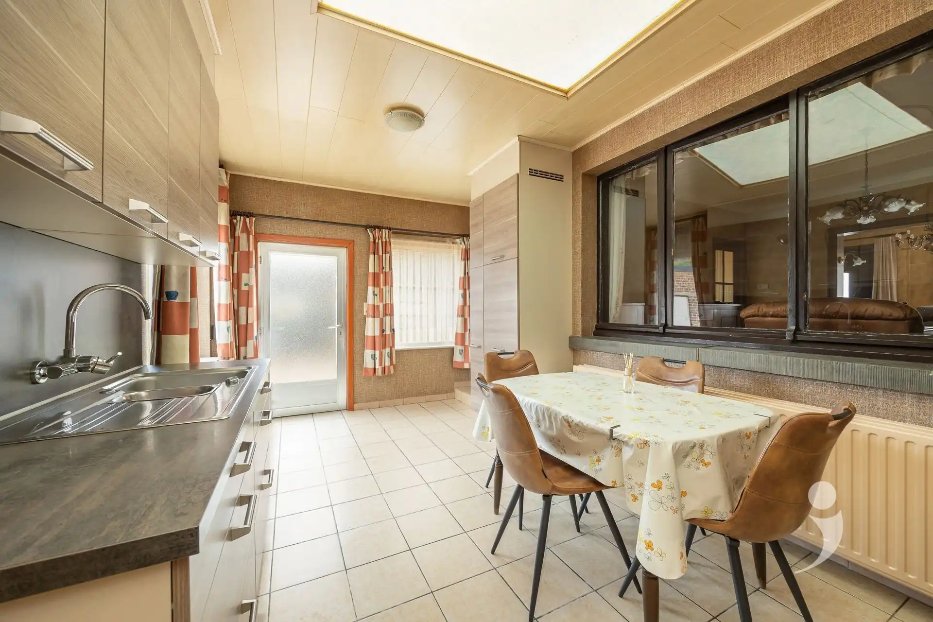 Te renoveren woning met vier slaapkamers!  foto 11
