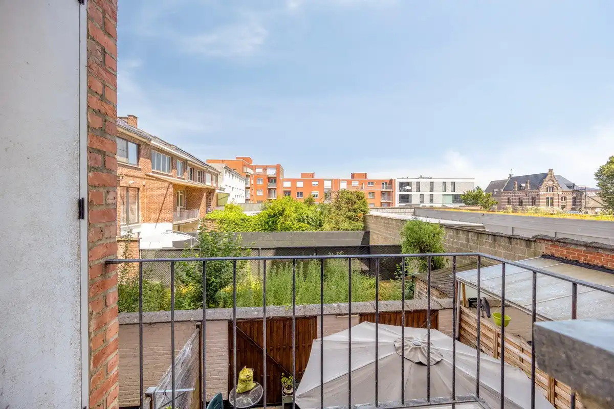Luxueus, volledig gerenoveerd appartement met 3 slaapkamers, autostaanplaats en kelder foto 12