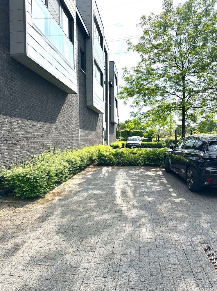Recent appartement met lift en ruim terras op de tweede verdieping op centrale locatie in Wijnegem! foto 10
