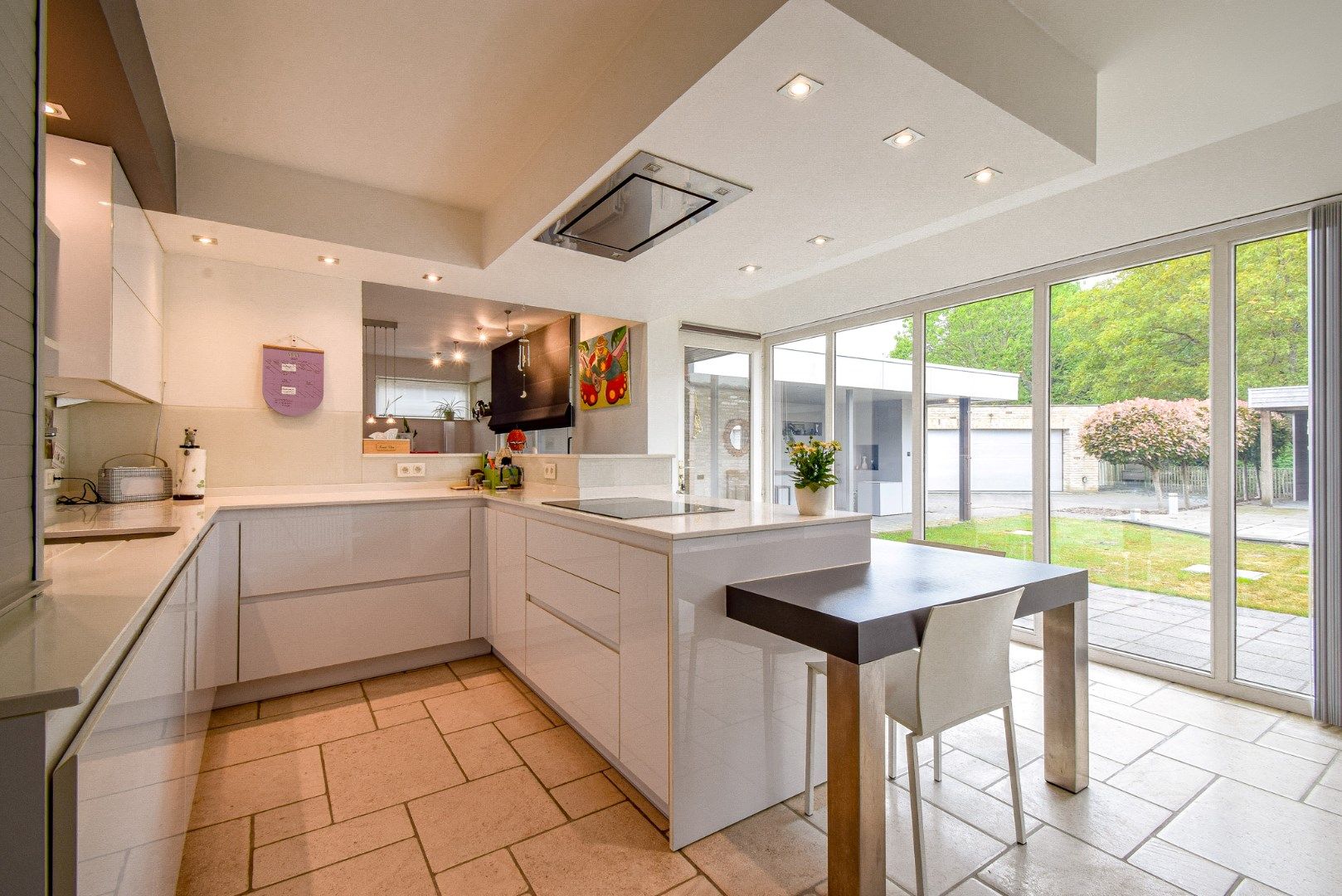 Verzorgde woning met 4 slaapkamers, garage en mooie tuin foto 7