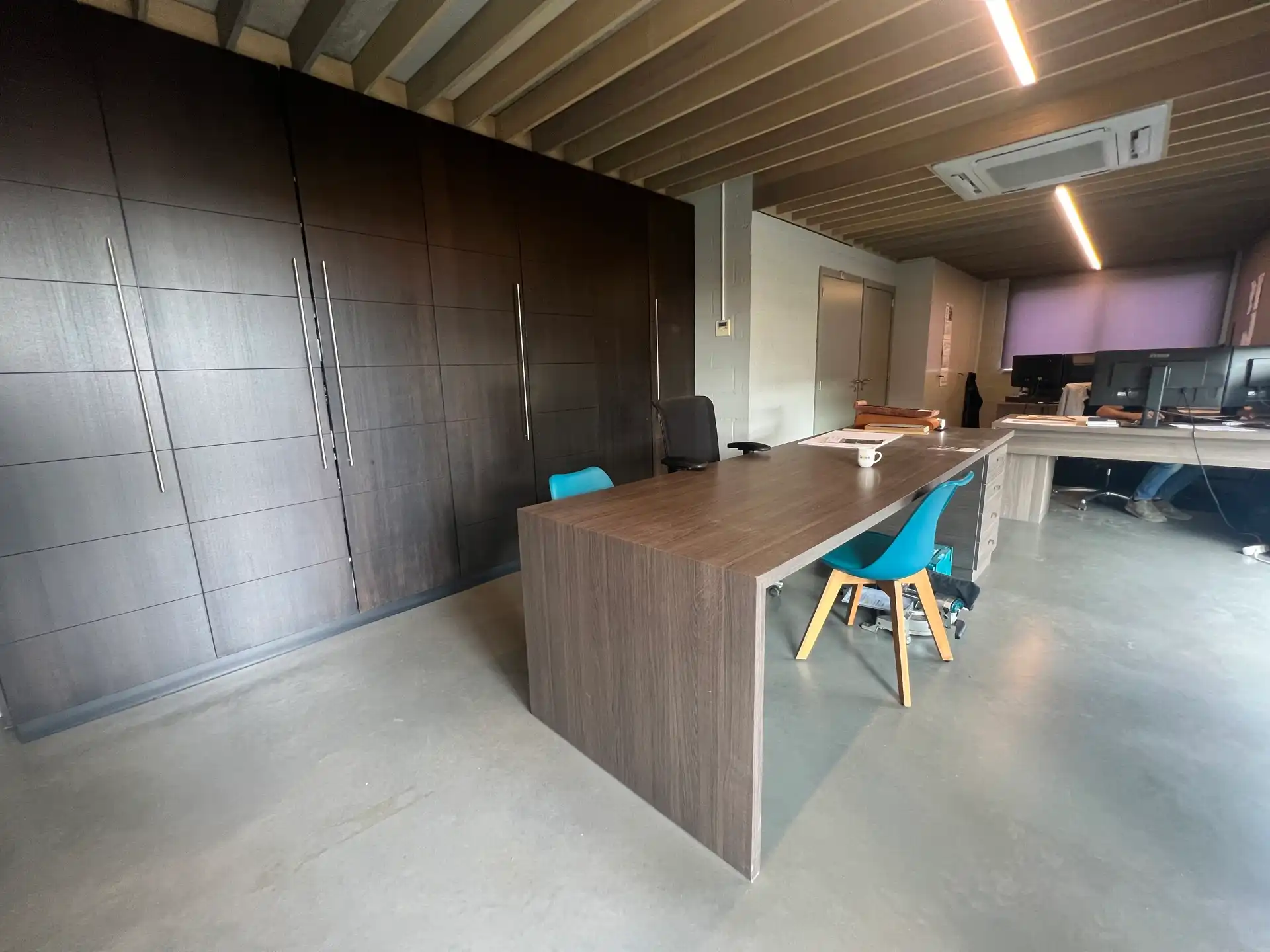 SEMI-INDUSTRIEEL GEBOUW MET APPARTEMENT foto 5