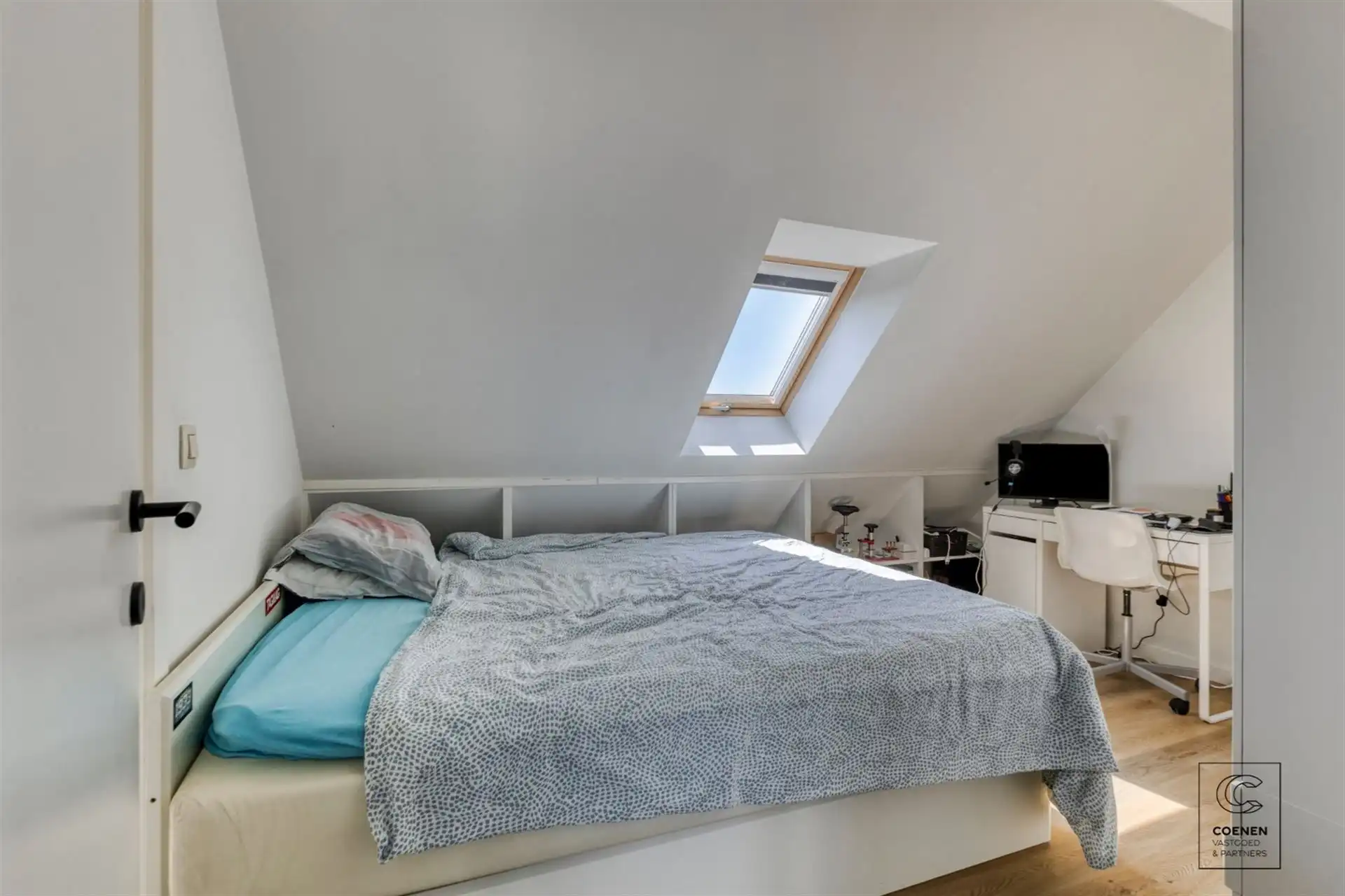 Instapklaar, recent gerenoveerd dakapp. van 55 m² te Geel! foto 6