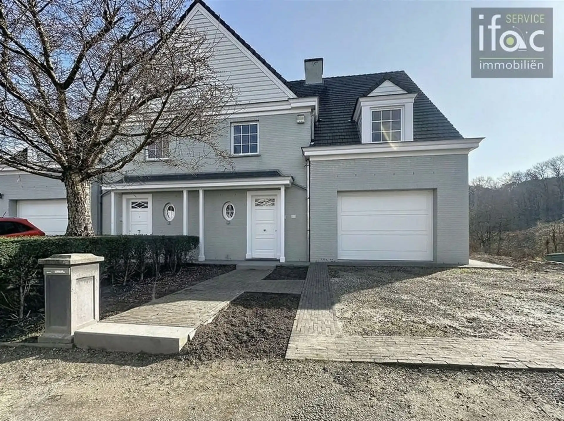 Energiezuinige halfopen bebouwing  foto {{pictureIndex}}