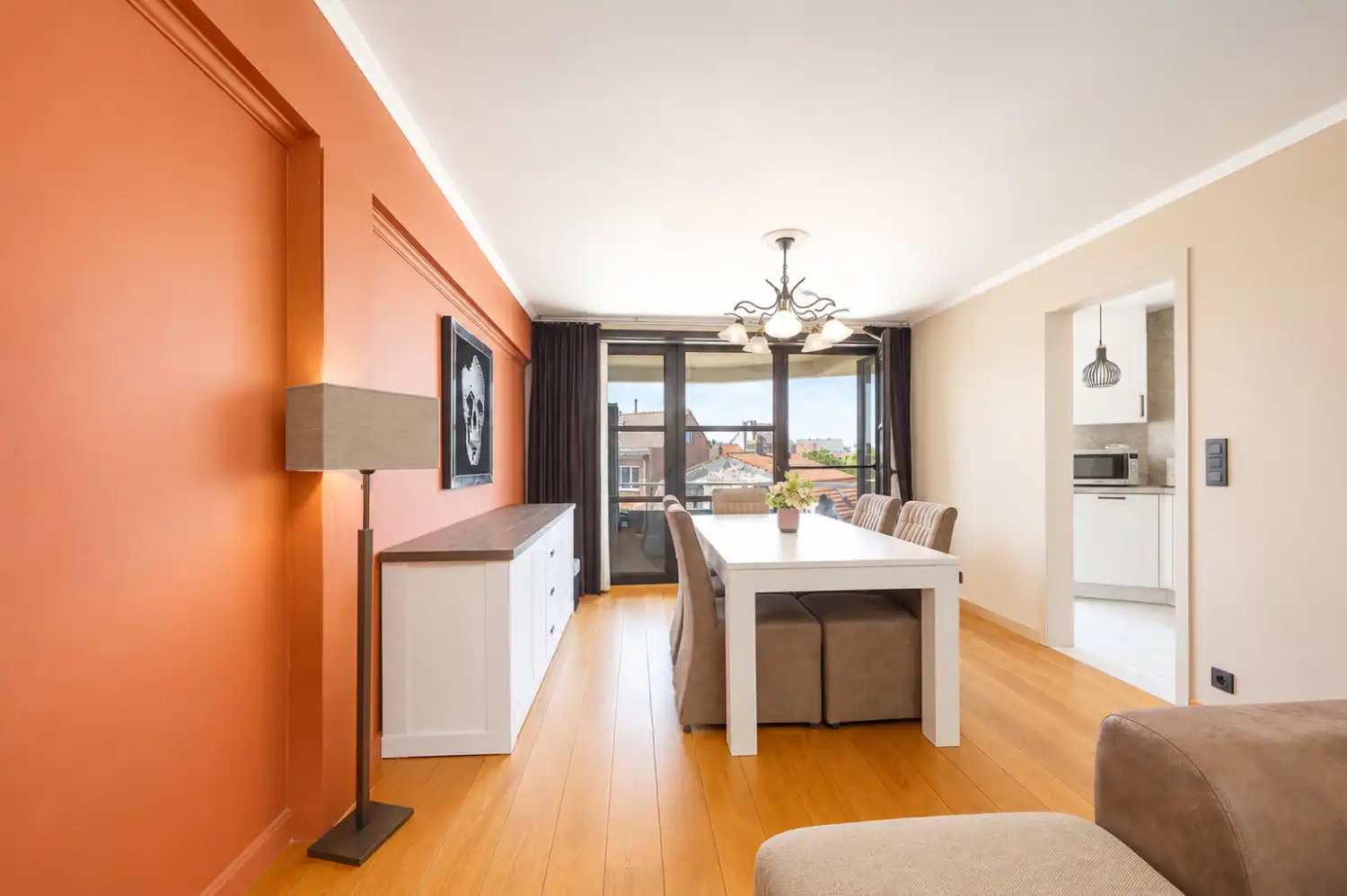 Zonnig appartement met 3-slaapkamers en garagebox foto {{pictureIndex}}