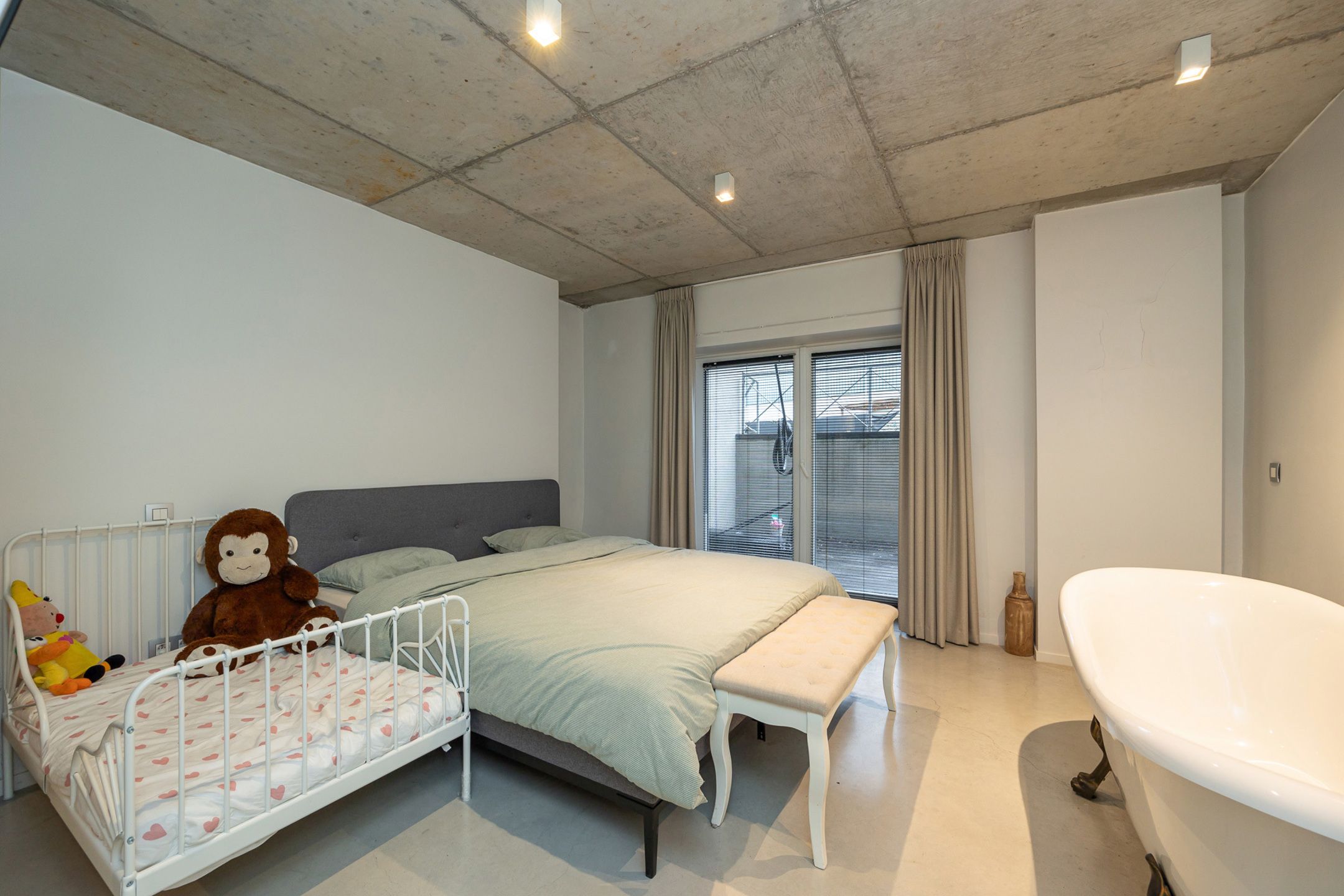 ANTWERPEN - Unieke duplex in een renovatieproject foto 4