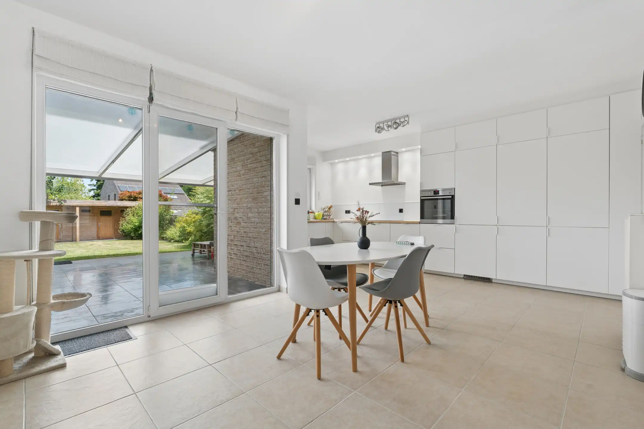 Ruime gezinswoning met garage en 5 slaapkamers.  foto 4