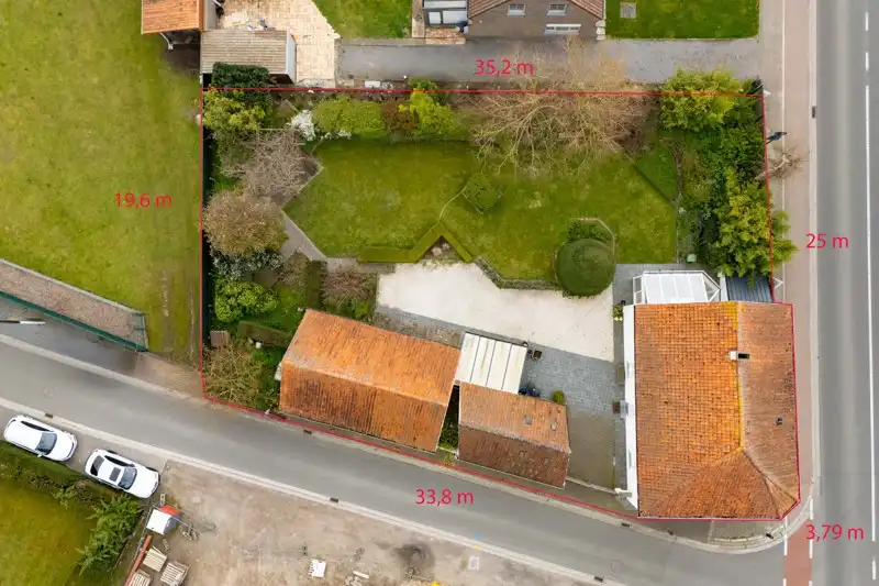 Hoekperceel van 834 m² met karakterwoning en ontwikkelingspotentieel te Olsene (Zulte). foto 2