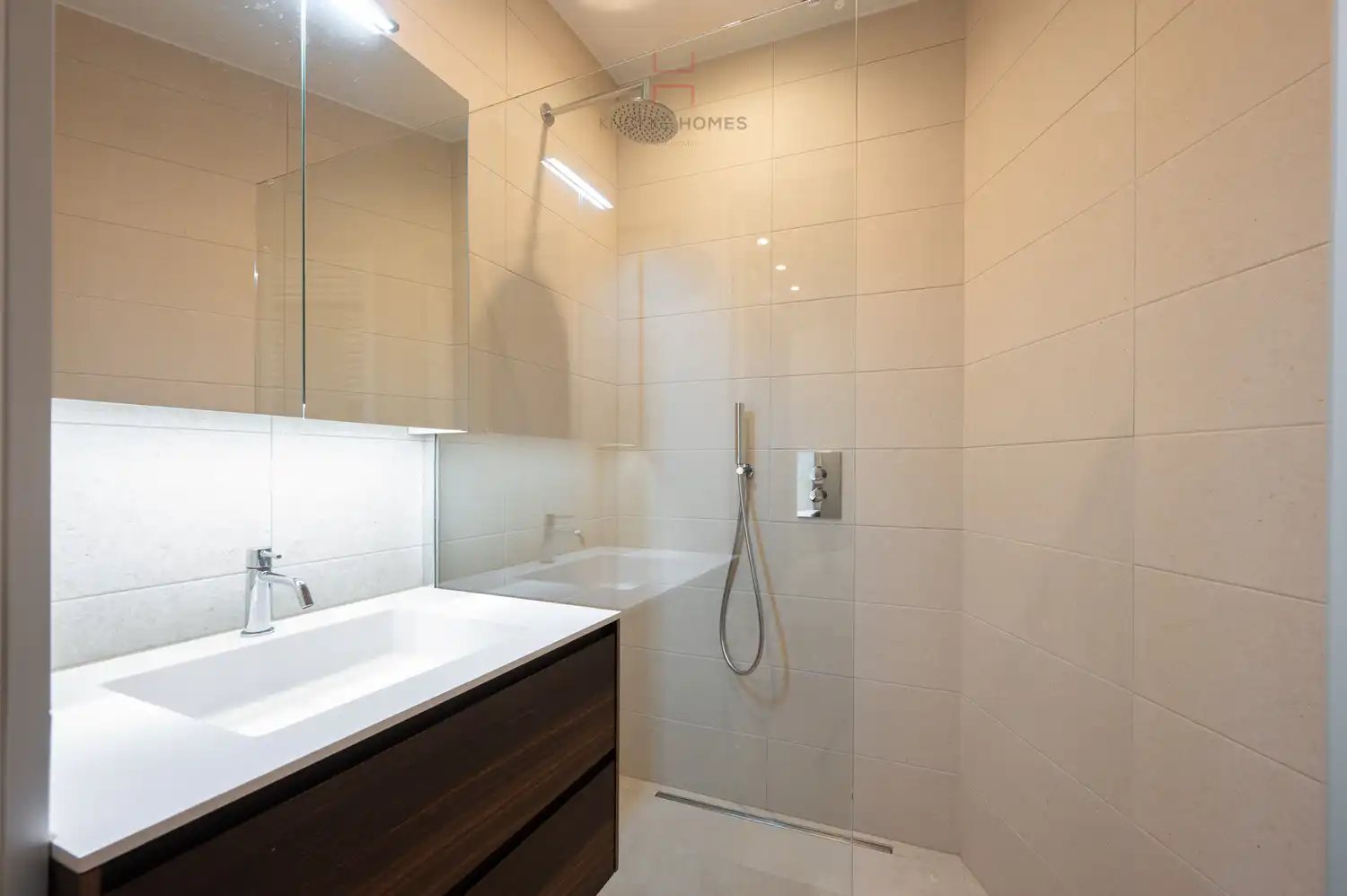 Stijlvol en instapklaar appartement  op toplocatie, dichtbij van strand te Duinbergen. foto 14