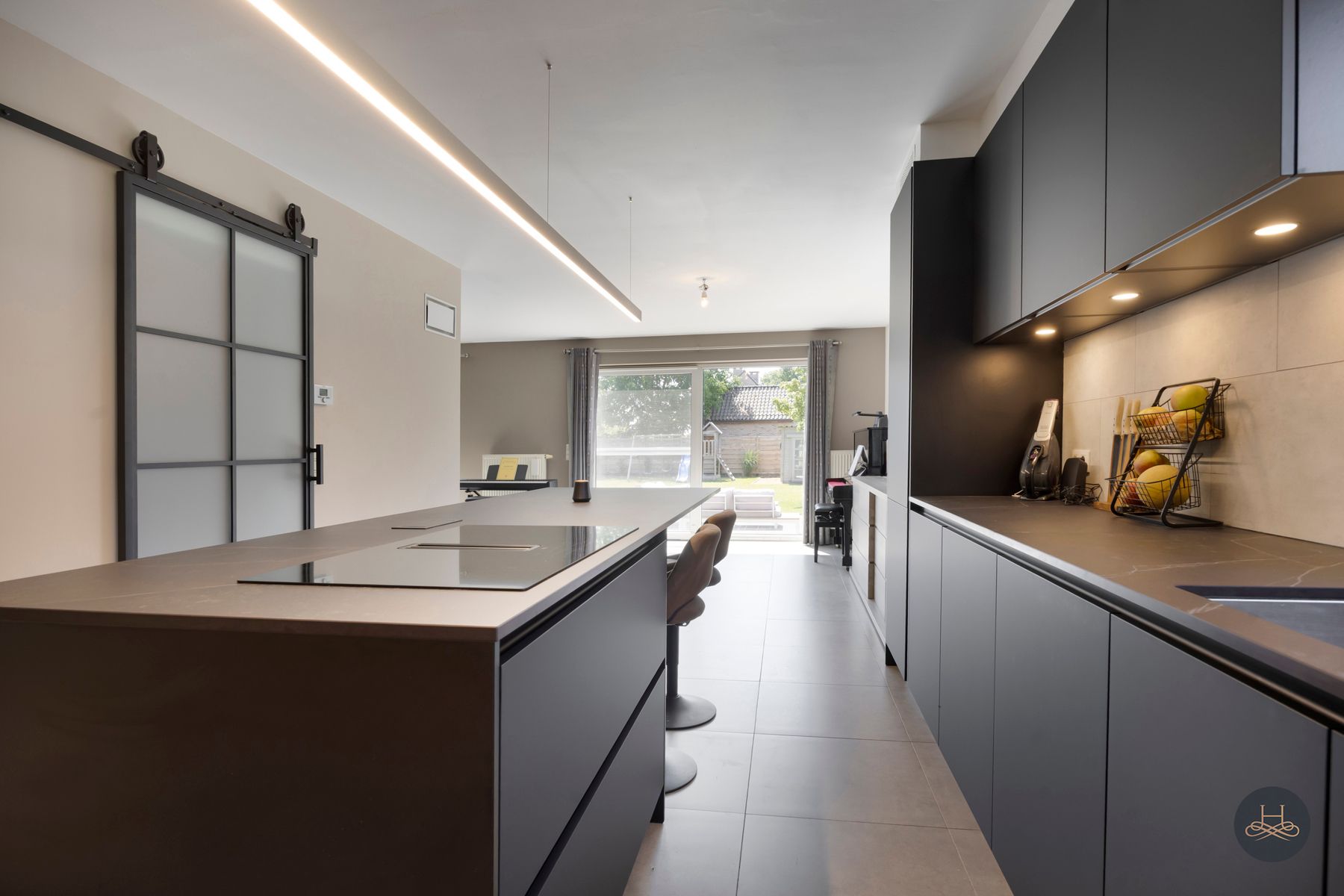 Rustig gelegen, zuinige, moderne open woning met ruime tuin foto 12