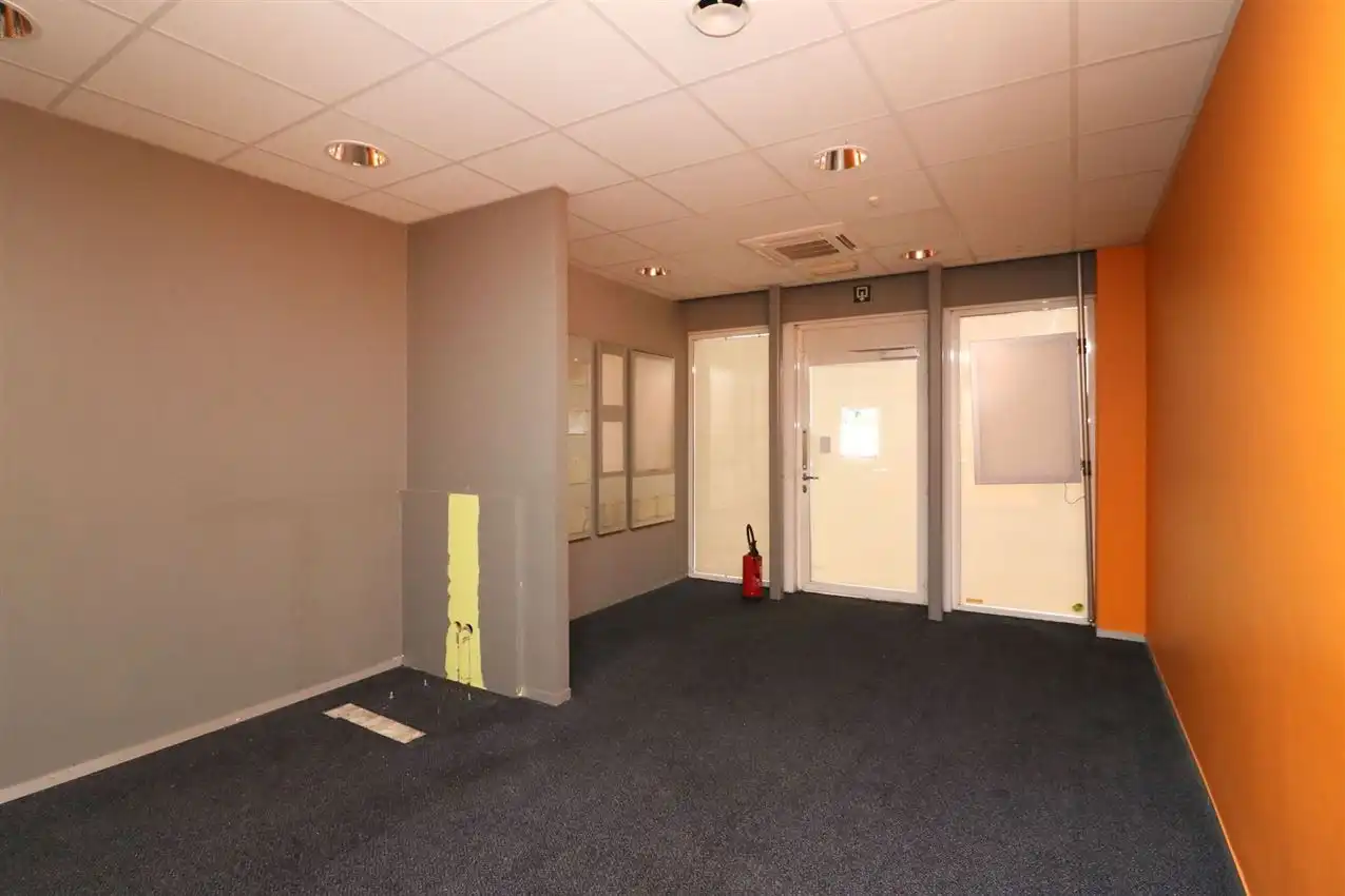 Opbrengsteigendom (handel & 4 app) op toplocatie foto 2