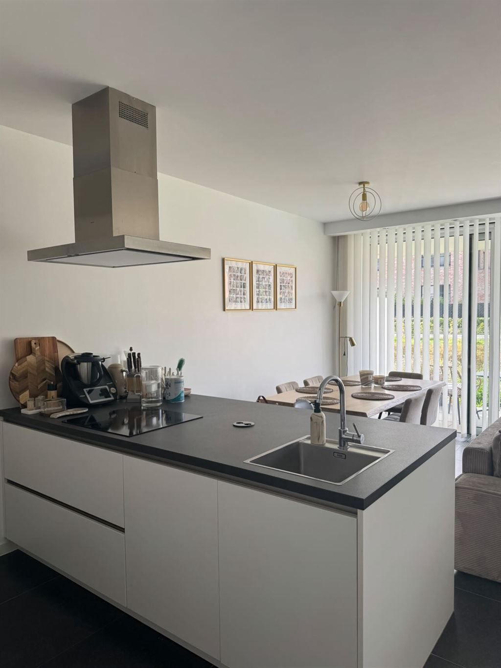 Recent appartement met garagebox foto {{pictureIndex}}
