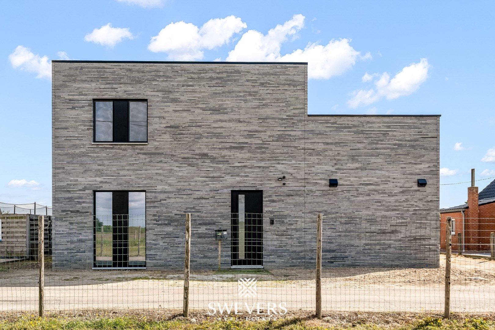 Industrieel chique recent gebouwde woning te Herk-de-Stad  foto {{pictureIndex}}